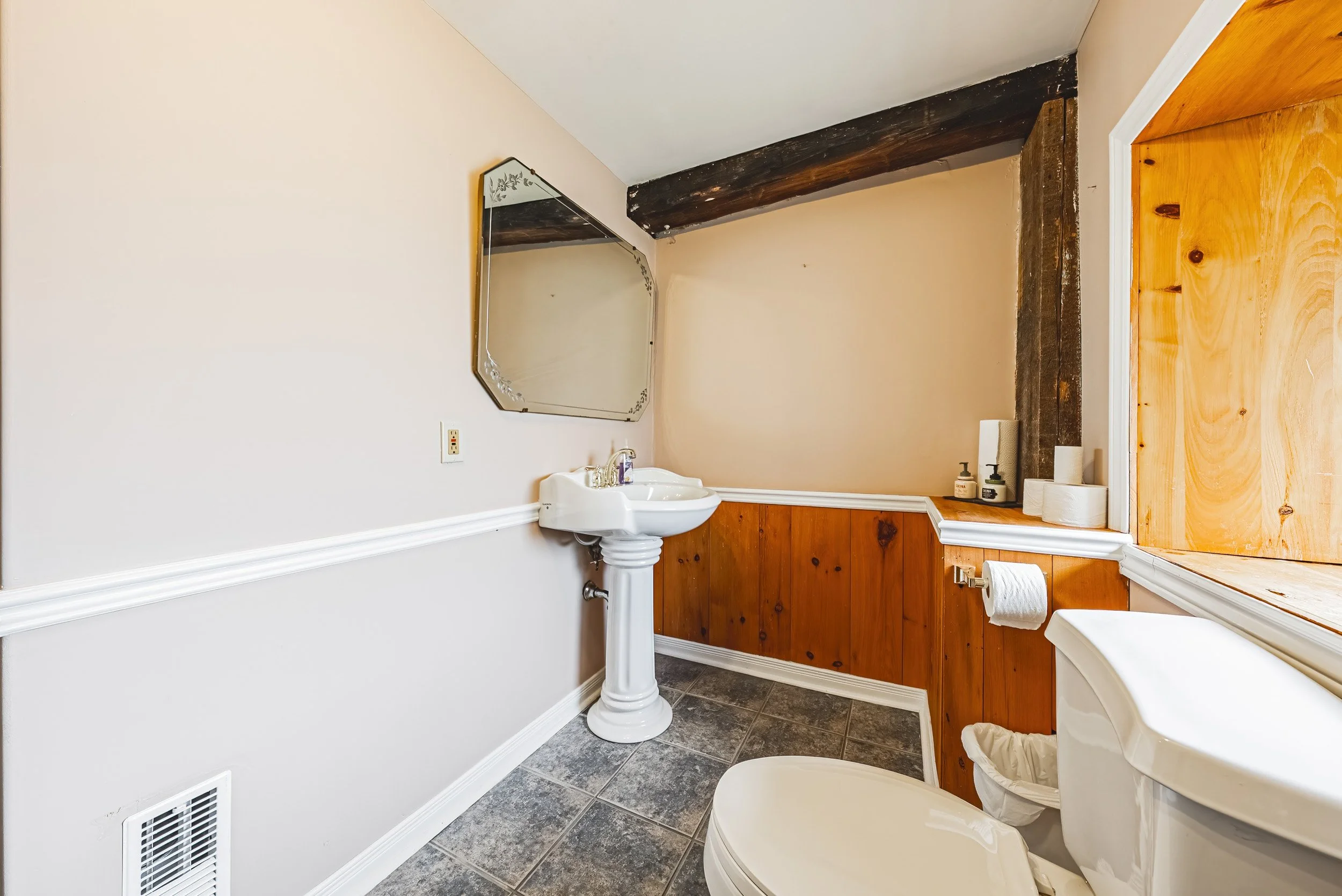 22 - 110 Freelton Rd, Freelton.jpg