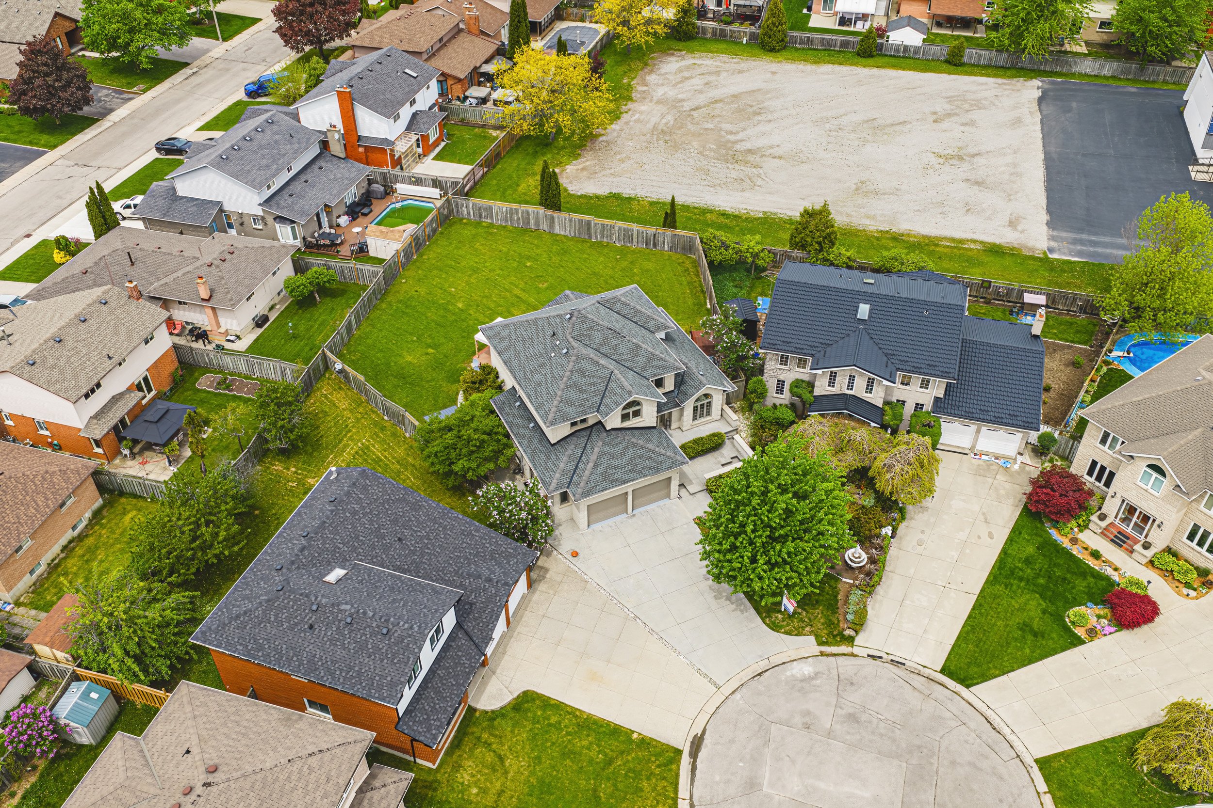 2 - 301 Parkwood Cres, Hamilton.jpg