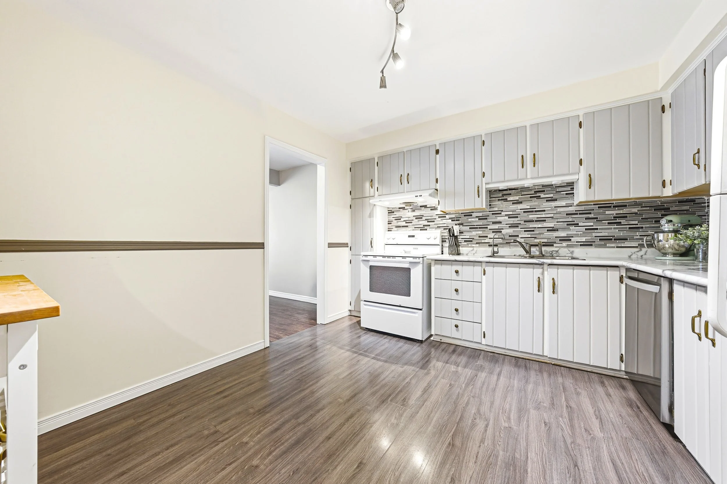 7 - 1584 Newlands Crescent #92, Burlington.jpg