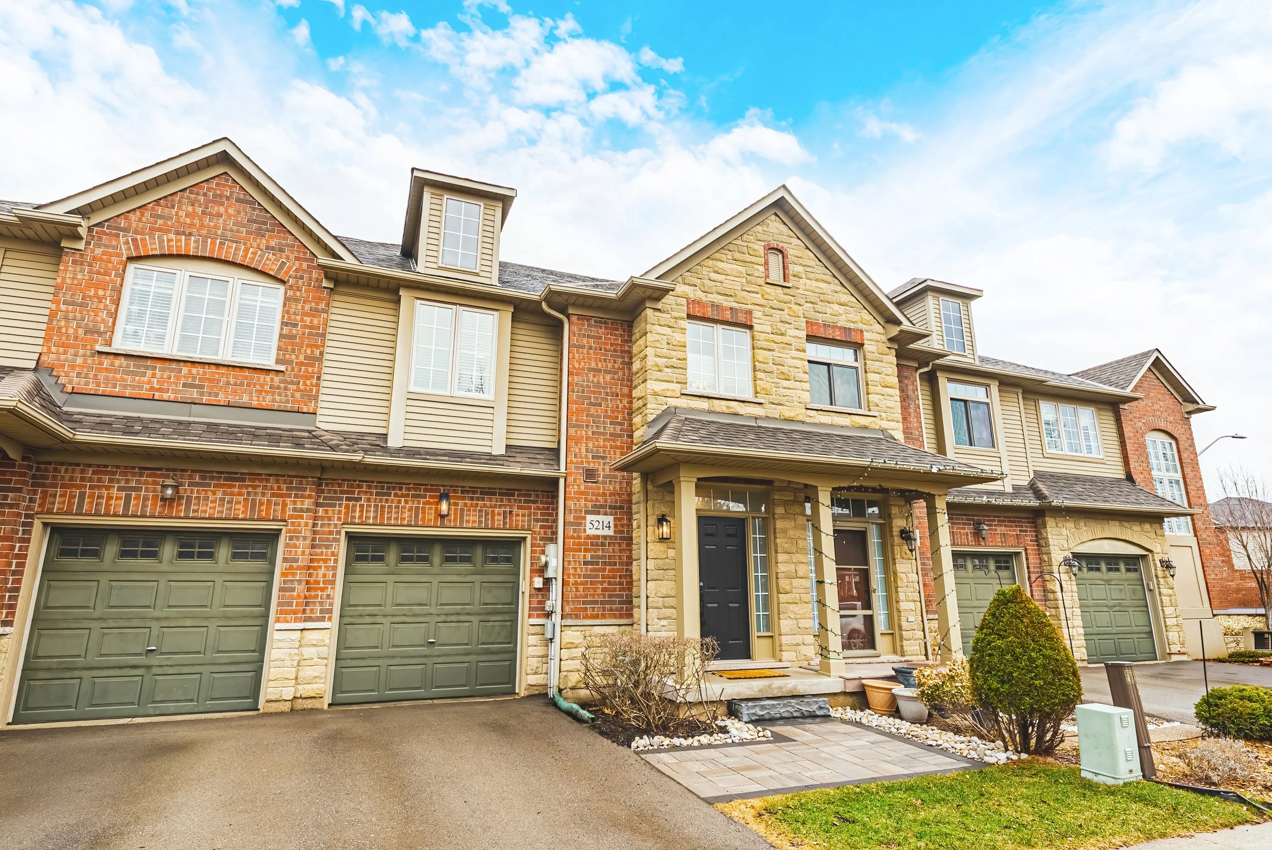 2 - 5214 Dryden Ave, Burlington.jpg