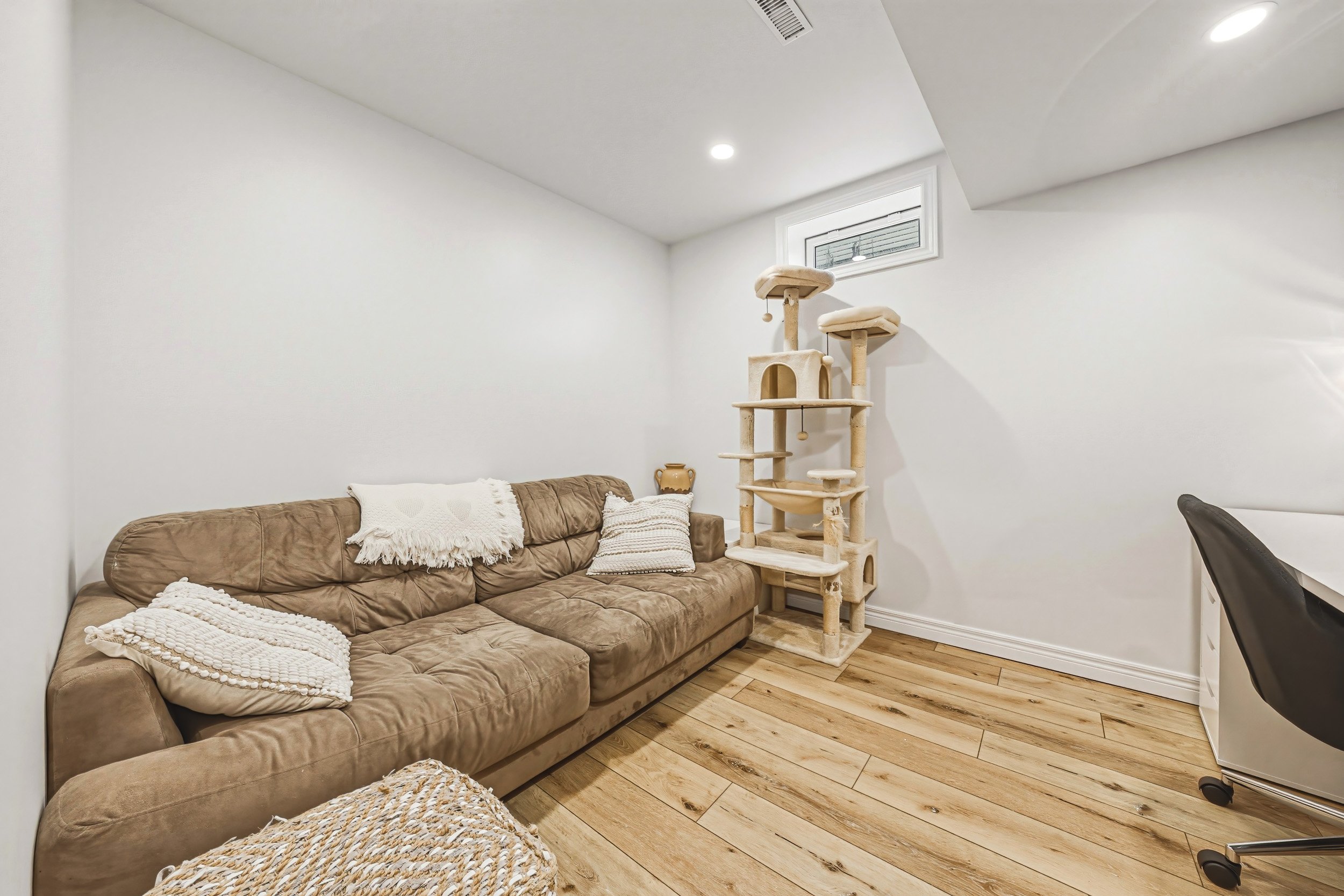 44 - 980 Glen View Ave, Burlington.jpg