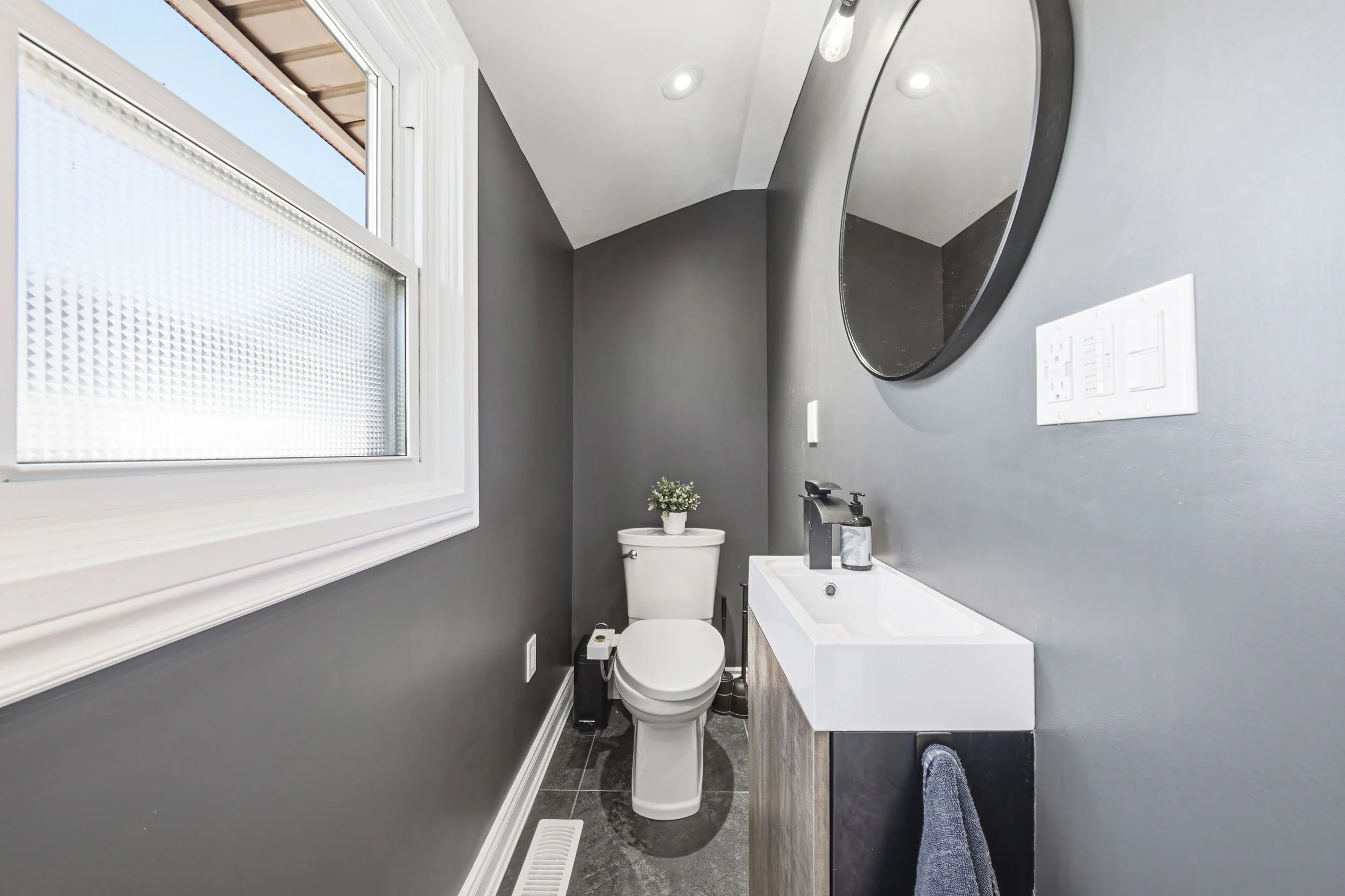24 - 255 Weir St N, Hamilton.jpg