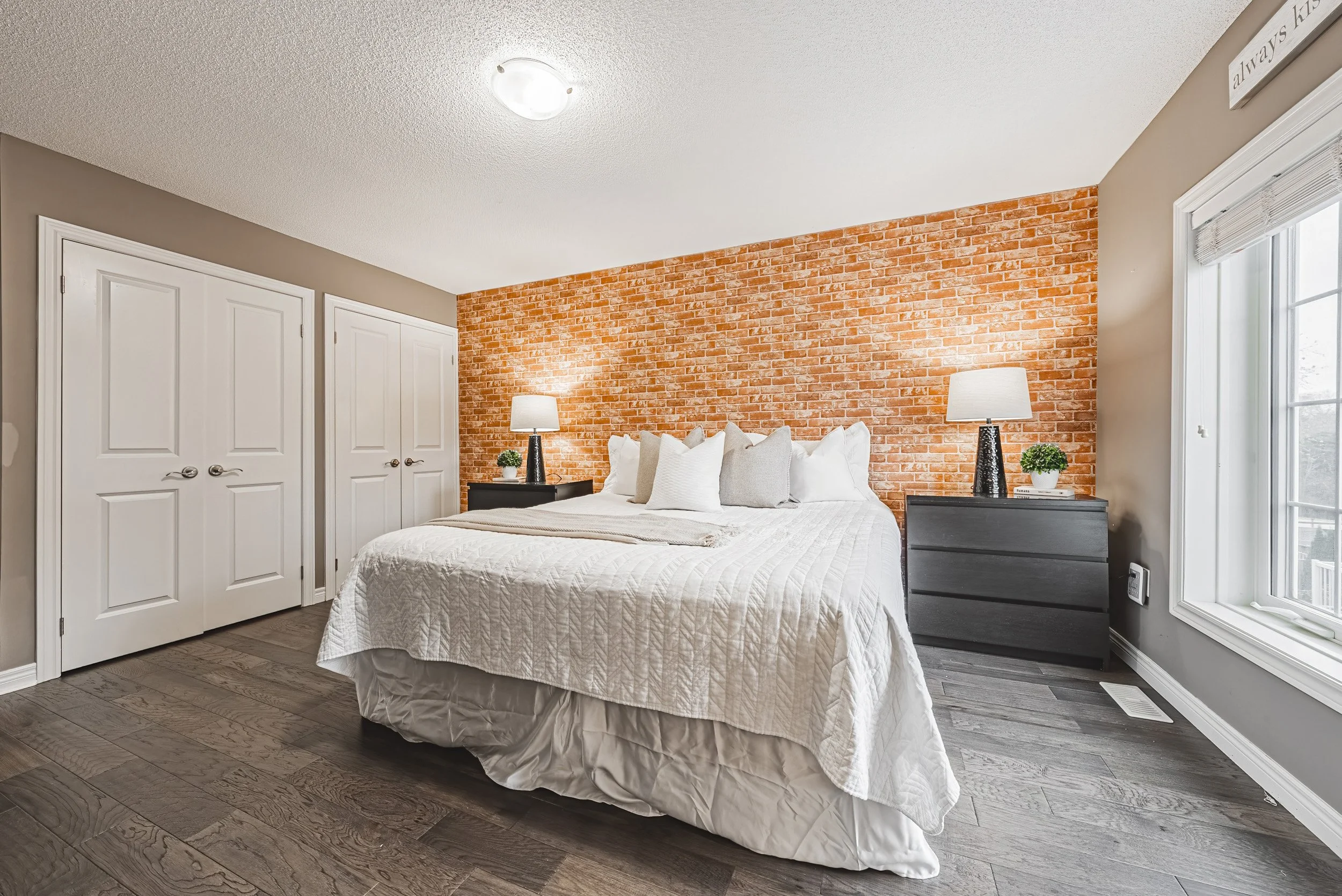 24 - 2220 Queensway Dr #4, Burlington.jpg