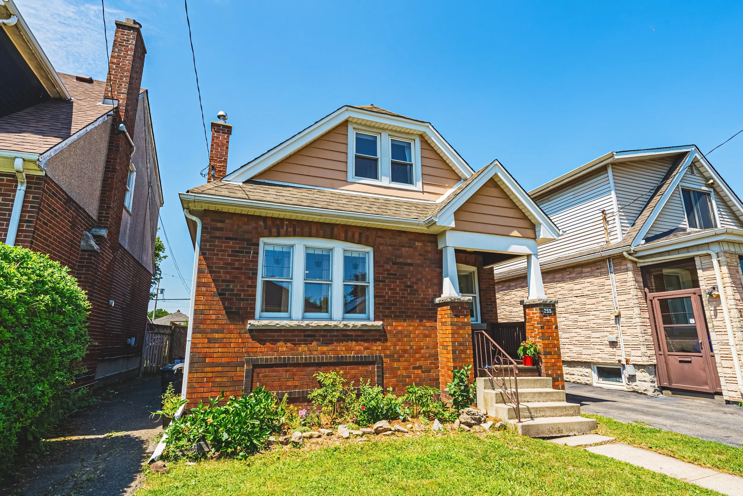 3 - 255 Weir St N, Hamilton.jpg
