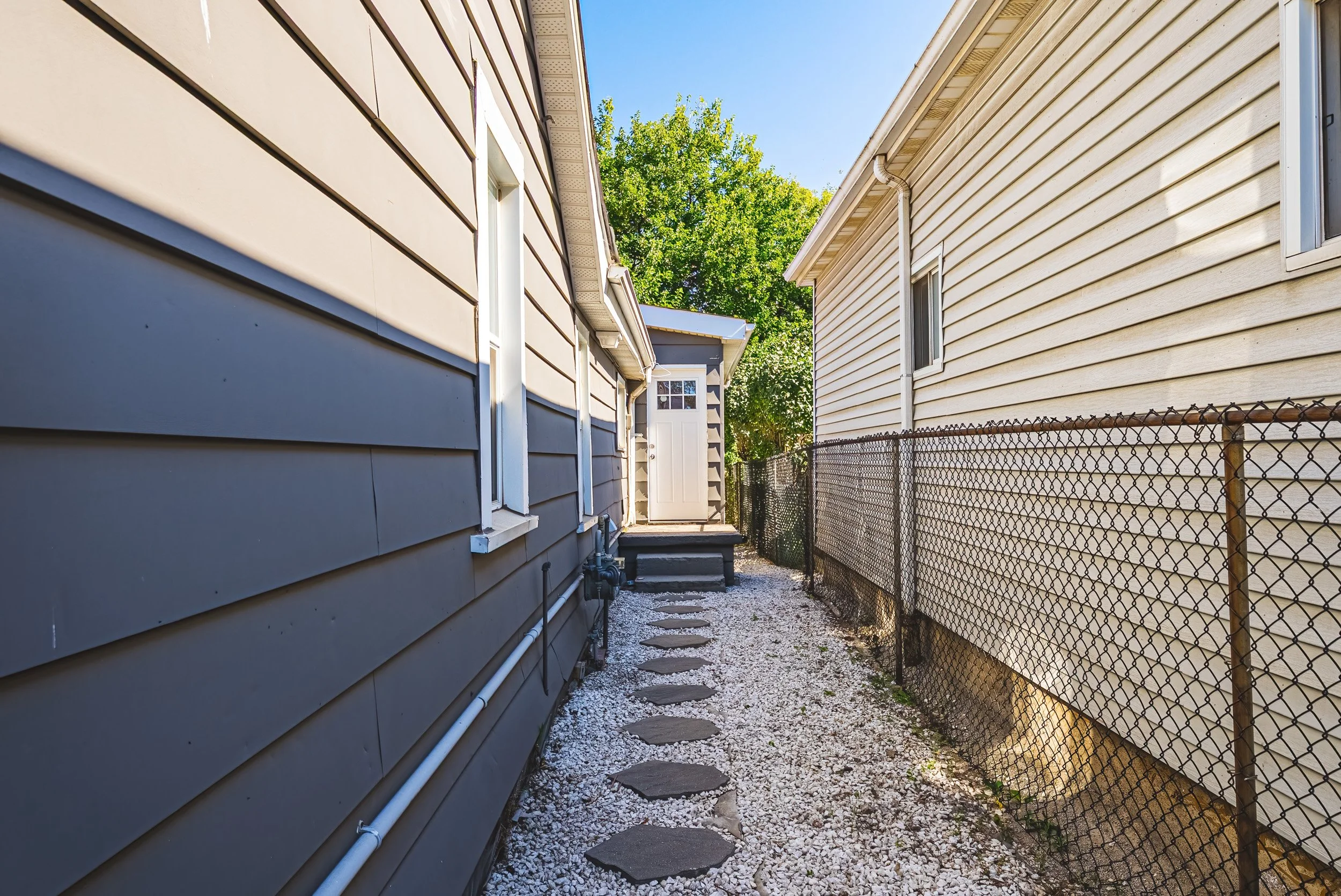 22 - 24 Rowanwood St, Hamilton.jpg