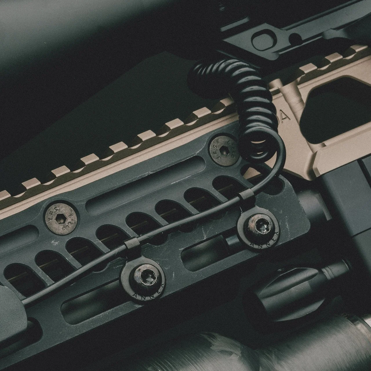 BLACK_CABLE_CLIP_ON_GUN_2__03195.jpg