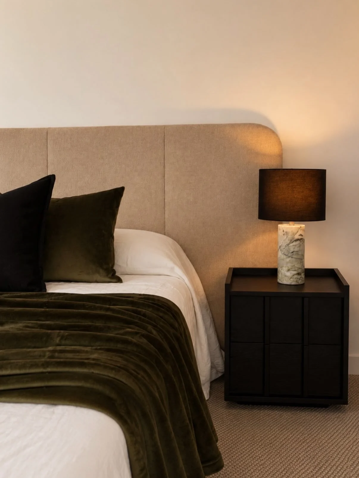 It&rsquo;s all in the details. Layers of texture, contrast and warmth to make a bedroom feel considered.

Styling @novahomestaging 
Builder @cnc_constructions 

#interiordesign #architectural #interiorstyling #PropertyStylingMelbourne #propertystylin