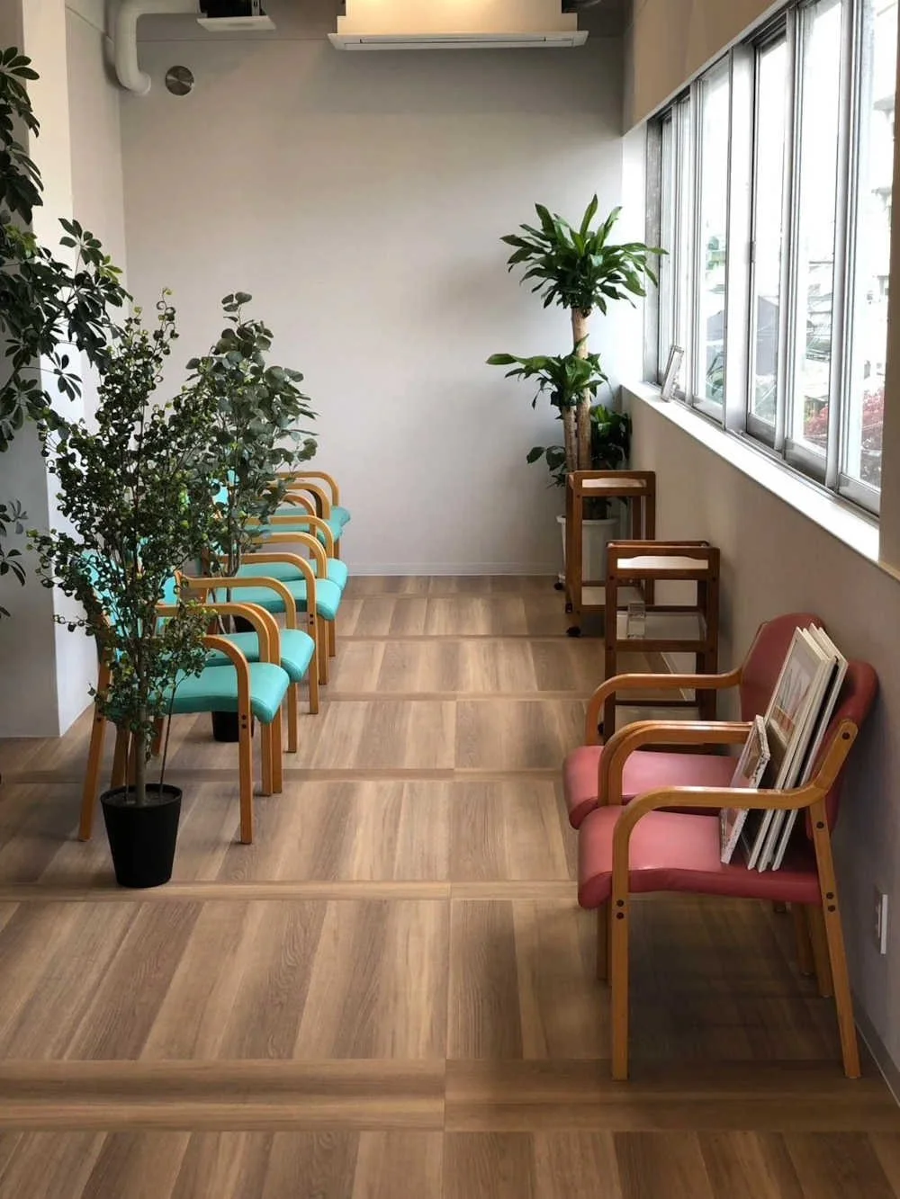 緑に癒される待合室です