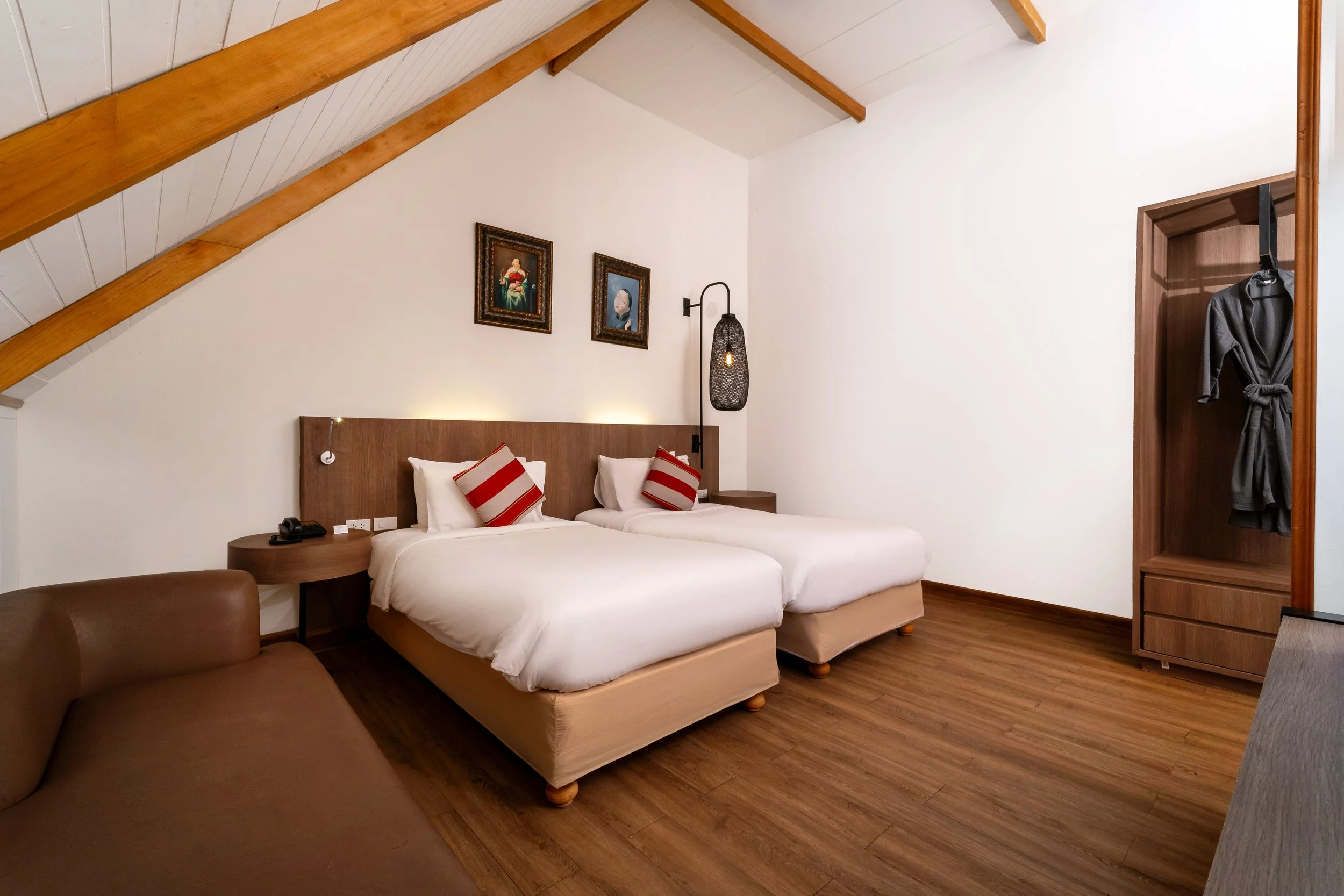 Issara Interior Website Retouched _ 145.jpg