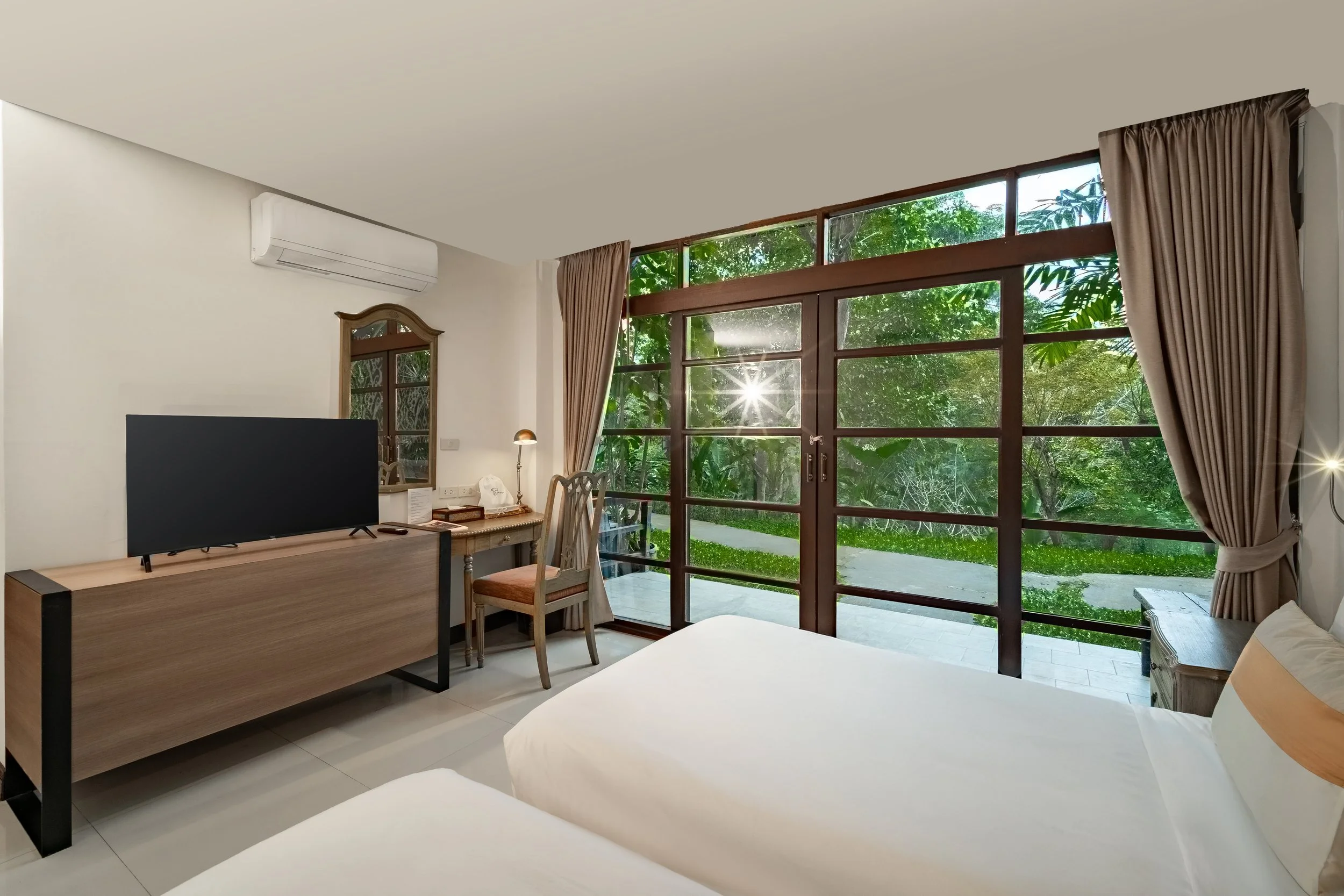 Issara Interior Website Retouched _ 320.jpg