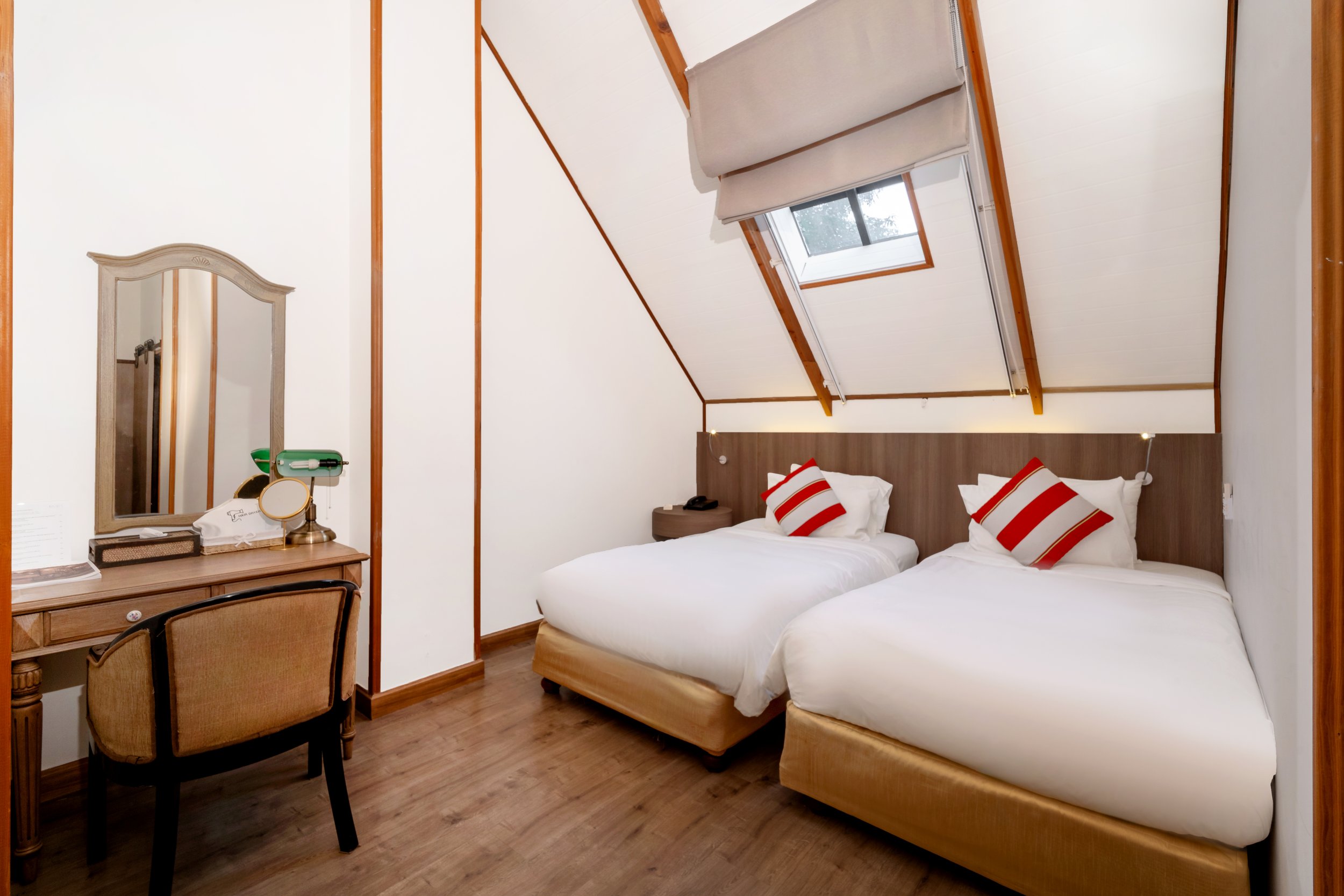 Issara Interior Website Retouched _ 098.jpg