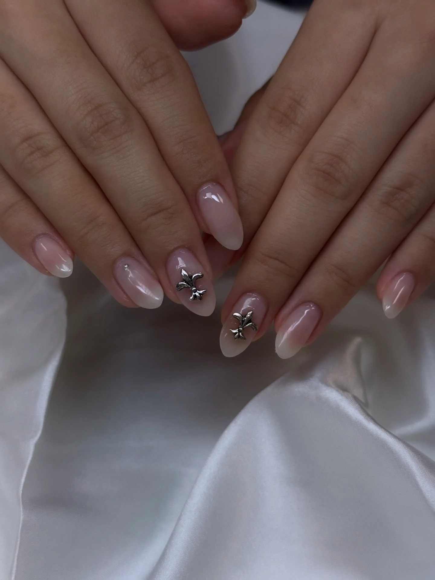 ‧₊˚ ⏾. &sdot; 𝐬𝐨𝐦𝐞𝐭𝐢𝐦𝐞𝐬 𝐬𝐢𝐦𝐩𝐥𝐞 𝐡𝐢𝐭 𝐝𝐢𝐟𝐟𝐞𝐫𝐞𝐧𝐭 😮&zwj;💨
⋆
⋆
DM to book or link in bio! 
⋆
⋆
#nails #nailartist #nailart #nailsofinstagram #apresgelx #ocnails #orangecounty #ocfoodie #lafoodie #japanesenail  #frenchnails #spr