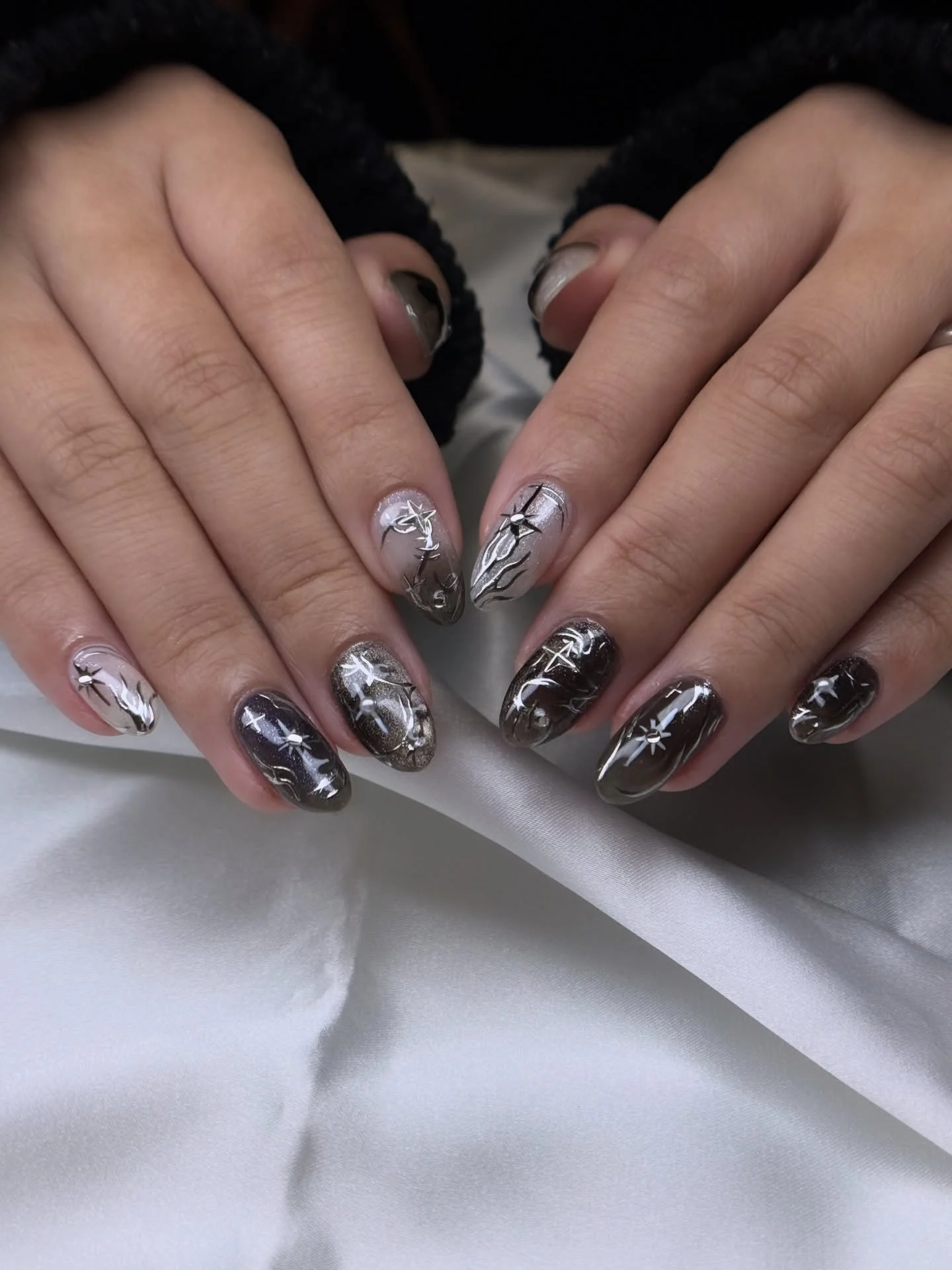 ‧₊˚ ⏾. &sdot; 𝐈𝐧 𝐌𝐞𝐦𝐨𝐫𝐲 𝐨𝐟 𝐇𝐞𝐧𝐧𝐞𝐬𝐬𝐲 @amelie.nguyen 🐶🕊️🤍(𝐬𝐰𝐢𝐩𝐞 𝐭𝐨 𝐭𝐡𝐞 𝐥𝐚𝐬𝐭 𝐬𝐥𝐢𝐝𝐞 𝐟𝐨𝐫 𝐚 𝐯𝐢𝐝𝐞𝐨 𝐨𝐟 𝐇𝐞𝐧𝐧𝐞𝐬𝐬𝐲 🥹)
Ib: @77k.studio 
⋆
⋆
DM to book or link in bio! 
⋆
⋆
#nails #nailartist #nailart #n