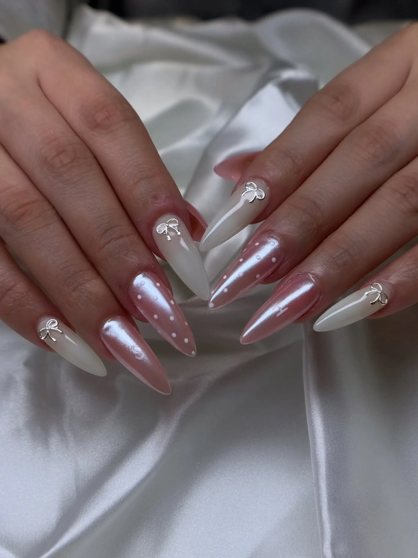 ‧₊˚ ⏾. &sdot; the pink with the white chrome over it 😮&zwj;💨✨
Ib: Pinterest
⋆
⋆
DM to book or link in bio! 
⋆
⋆
#nails #nailartist #nailart #nailsofinstagram #apresgelx #ocnails #orangecounty #ocfoodie #lafoodie #japanesenail  #frenchnails #springn