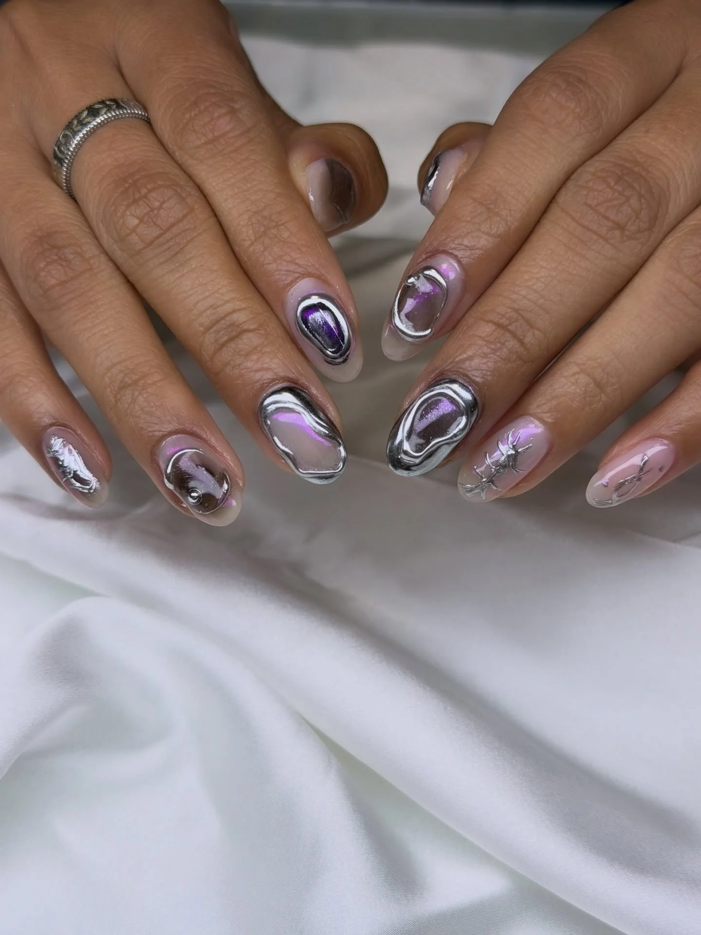 ‧₊˚ ⏾. &sdot; a fun cyber nail set! ⛓️✨
Ib: Pinterest (if you know the og artist please tag them!)
⋆
⋆
DM to book or link in bio! 
⋆
⋆
#ocnails #ocnailtech #privatenailtech #orangecountynails #nailideas