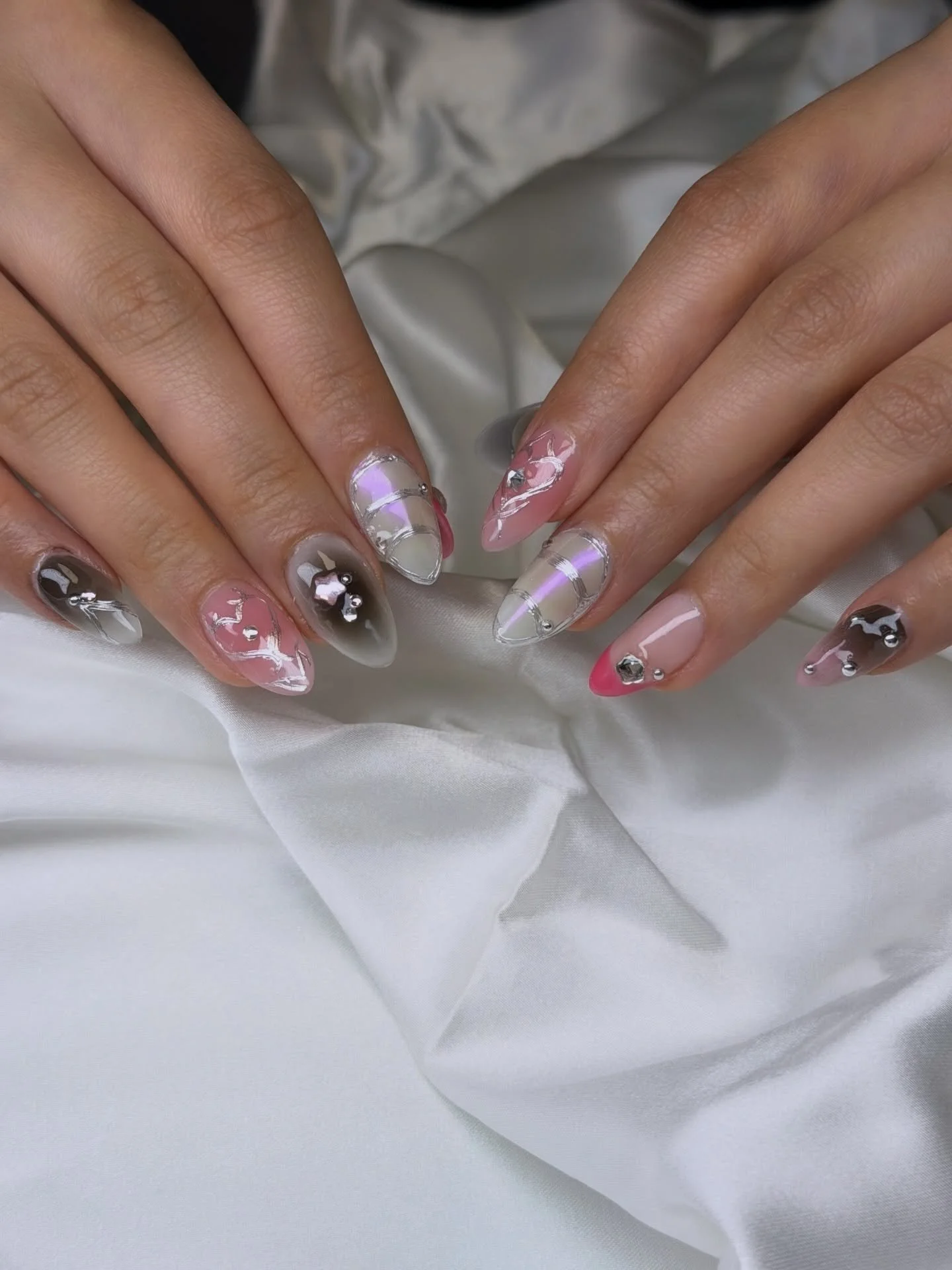 ‧₊˚ ⏾. &sdot; I love how the pink hue chrome and silver just works together 😮&zwj;💨✨
Ib: Pinterest (if you know the og artist please tag them!)
⋆
⋆
DM to book or link in bio! 
⋆
⋆
#ocnails #ocnailtech #privatenailtech #orangecountynails #nailideas