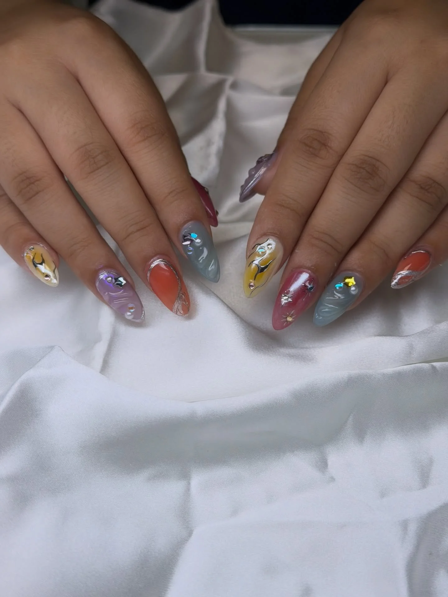 ‧₊˚ ⏾. &sdot; she&rsquo;s ready for Hawaii! 🌺✨
Ib: @dopenail_ 
⋆
⋆
DM to book or link in bio! 
⋆
⋆
#ocnails #ocnailtech #privatenailtech #orangecountynails #nailideas