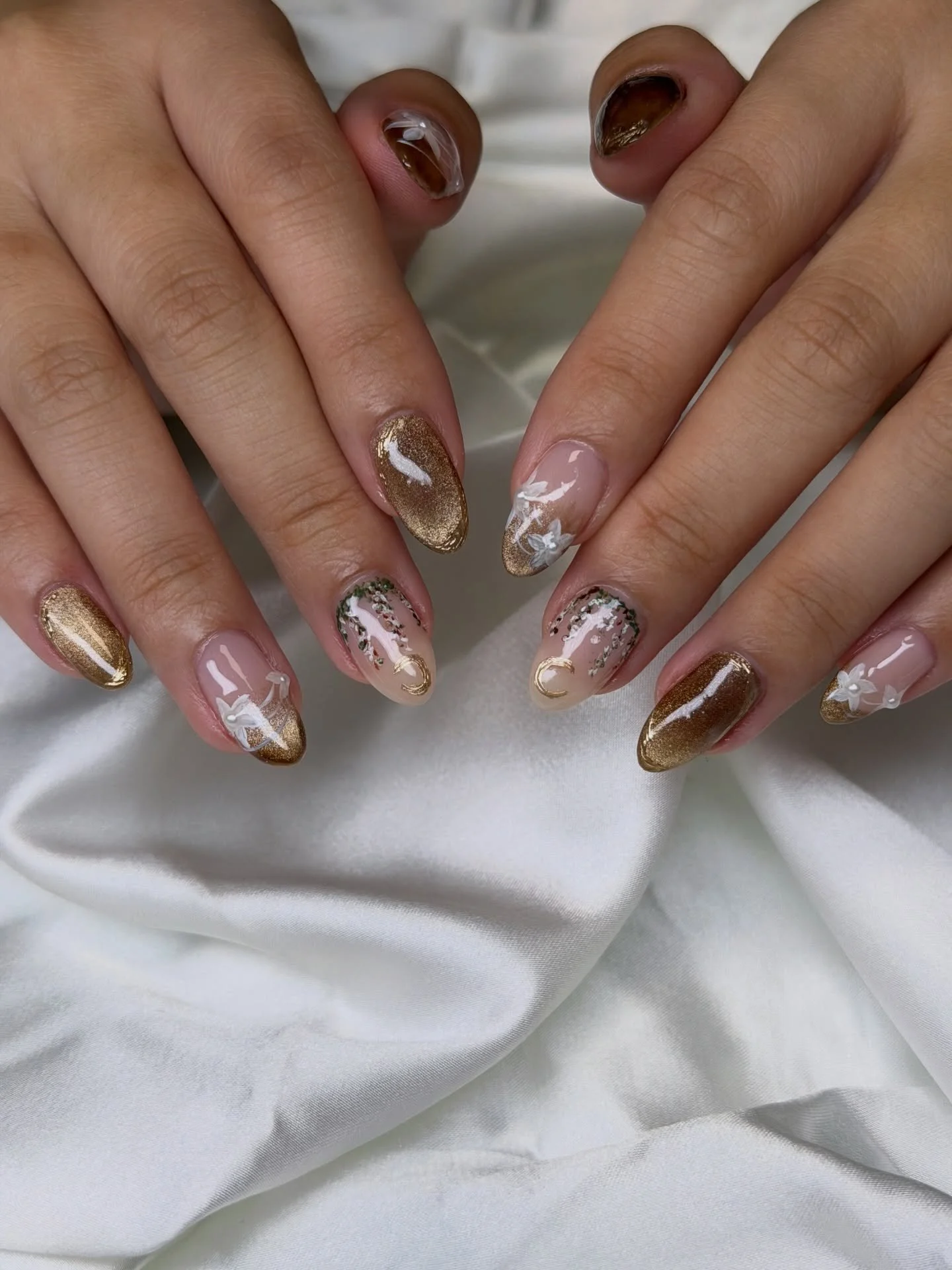 ‧₊˚ ⏾. &sdot; loving all these flower details 🥹✨
Ib: @nailssbyshirel 
⋆
⋆
DM to book or link in bio! 
⋆
⋆
#ocnails #ocnailtech #gelxnailtech #orangecountynails #nailinspo