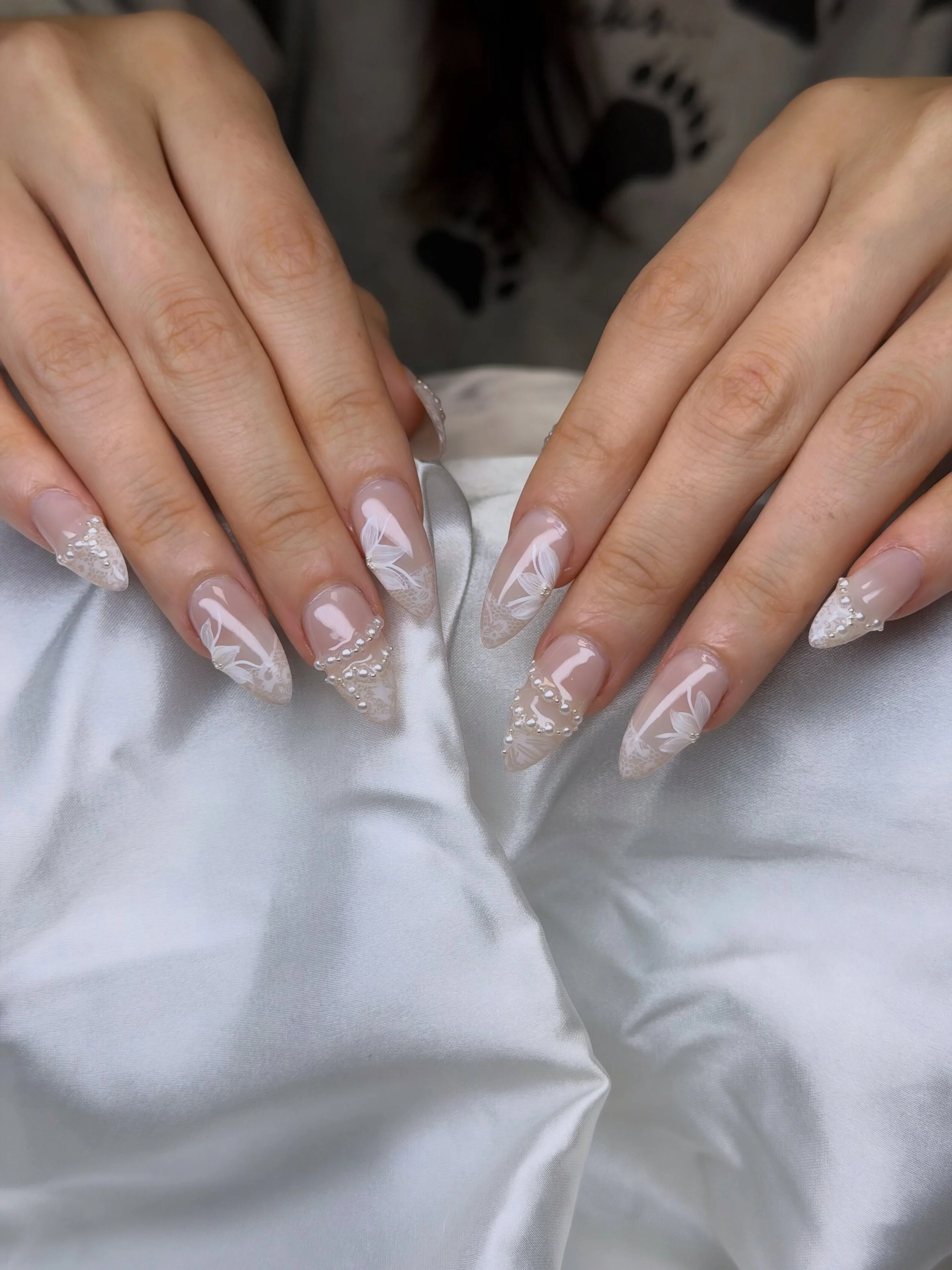 ‧₊˚ ⏾. &sdot; the lace and pearls just make this sent look so romantic ✨
Ib: Pinterest (if you know og Artist please tag them Ty!)
⋆
⋆
DM to book or link in bio! 
⋆
⋆
#ocnails #ocnailtech #gelxnailtech #orangecountynails #nailinspo