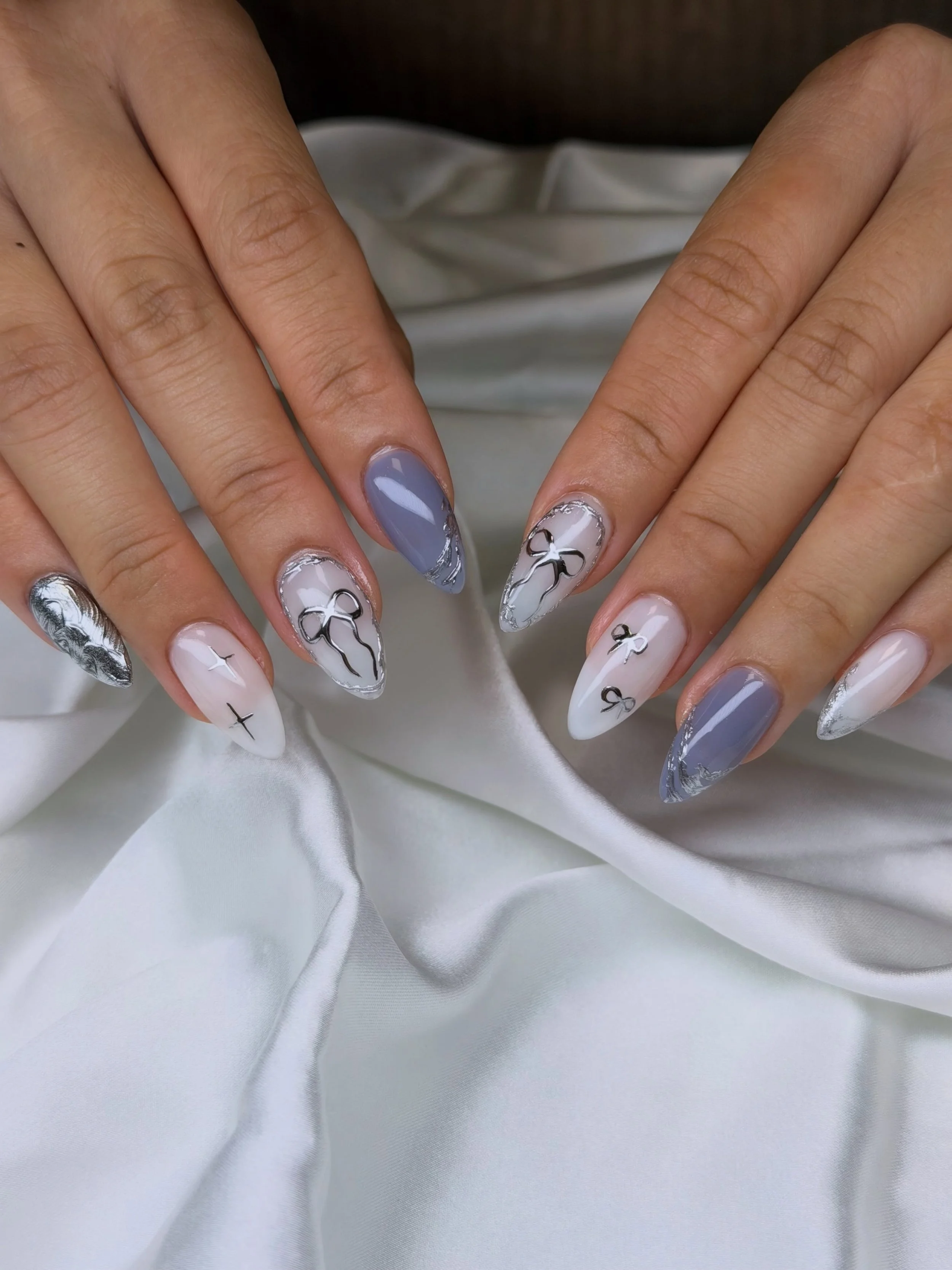 ‧₊˚ ⏾. &sdot; another re-creation of a set I did a while back 🥹✨
⋆
⋆
DM to book or link in bio! 
⋆
⋆
#ocnails #ocnailtech #gelxnailtech #orangecountynails #nailinspo