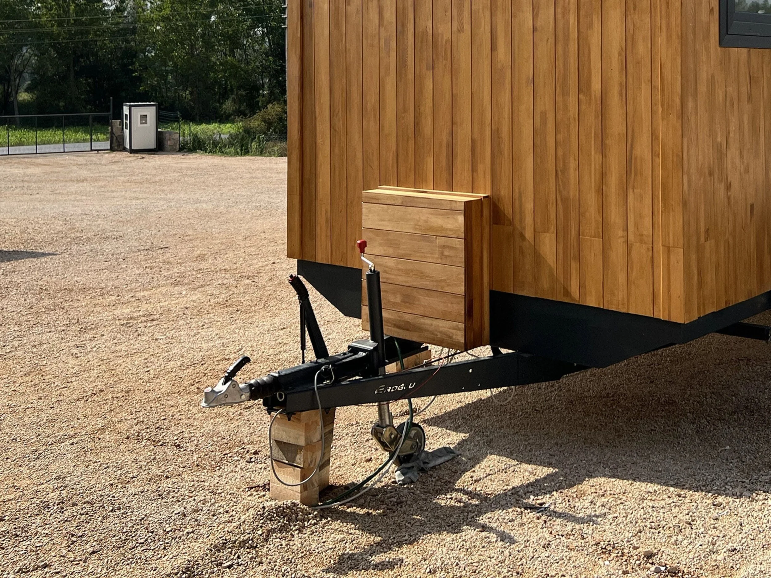 my-big-family-tiny-house-deichsel-vorderseite-anhangeraufnahme