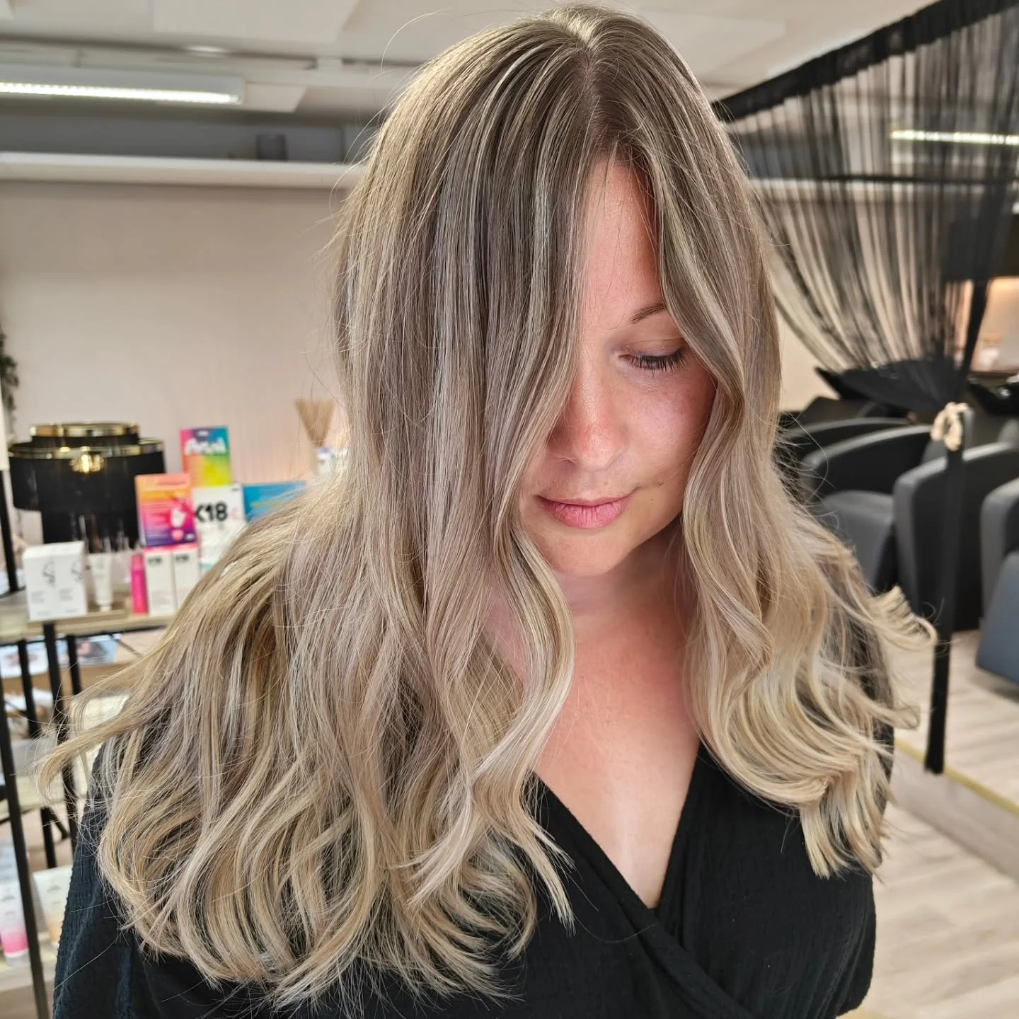 Ah, kattokaa miten kauniit hiukset me tehtiin t&auml;n&auml;&auml;n mun upealle asiakkaalle 🥹
WE ARE IN LOVE 😍💎💎

Swaippaamalla l&auml;ht&ouml;tilanteeseen ja lopputulos 3,5 tunnin, monen antoisan keskustelun ja naurun j&auml;lkeen 💥

#beis #bei