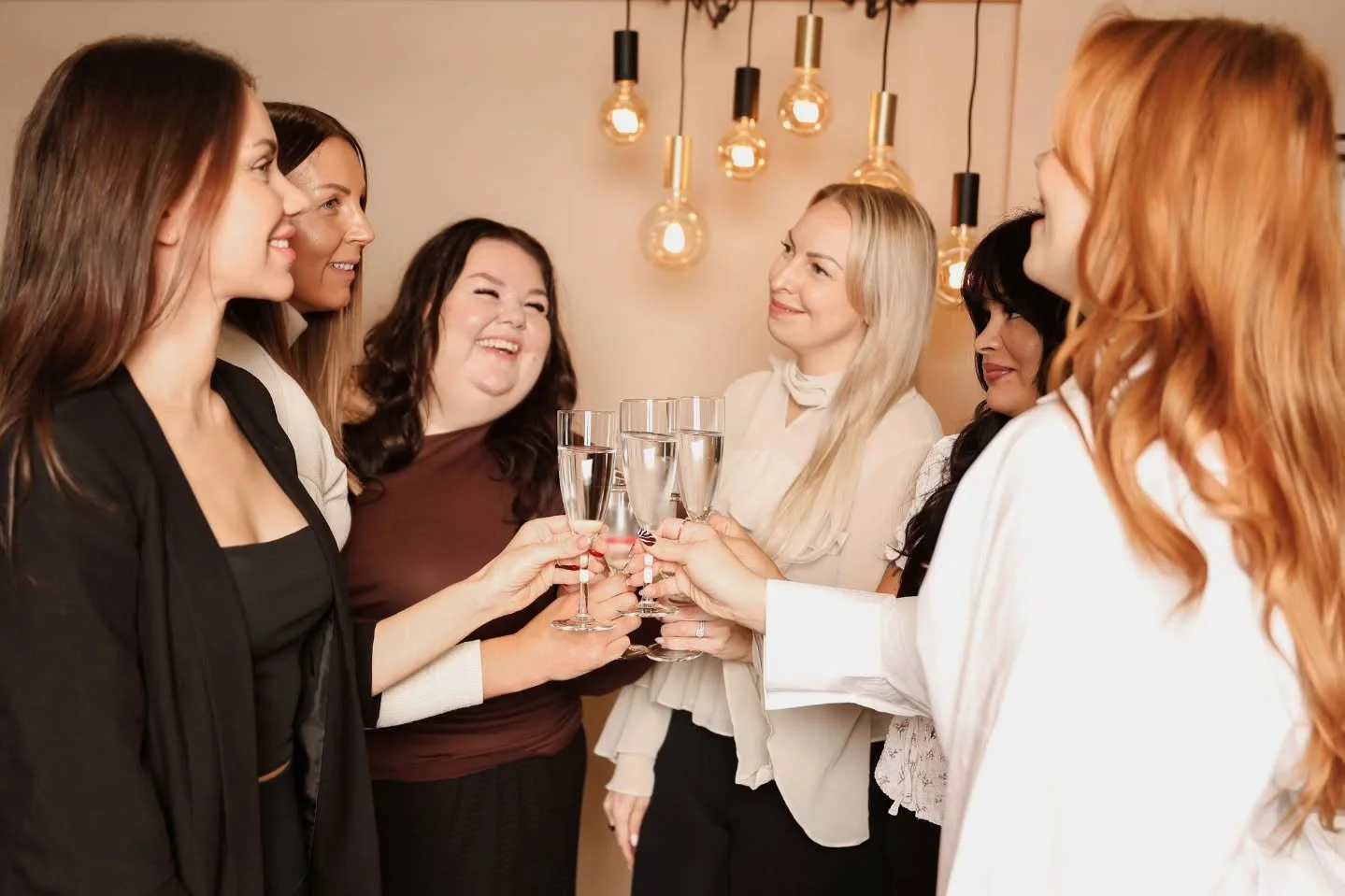 Haluamme kiitt&auml;&auml; kaikkia asiakkaitamme ja yhteisty&ouml;kumppaneita j&auml;lleen yhdest&auml; vuodesta kanssamme. Kiitos kun luotatte meihin ja mahdollistatte ty&ouml;skentelyn unelmien ty&ouml;paikassa! 🥰 Ootte best! 😘

Mahtia uutta vuot