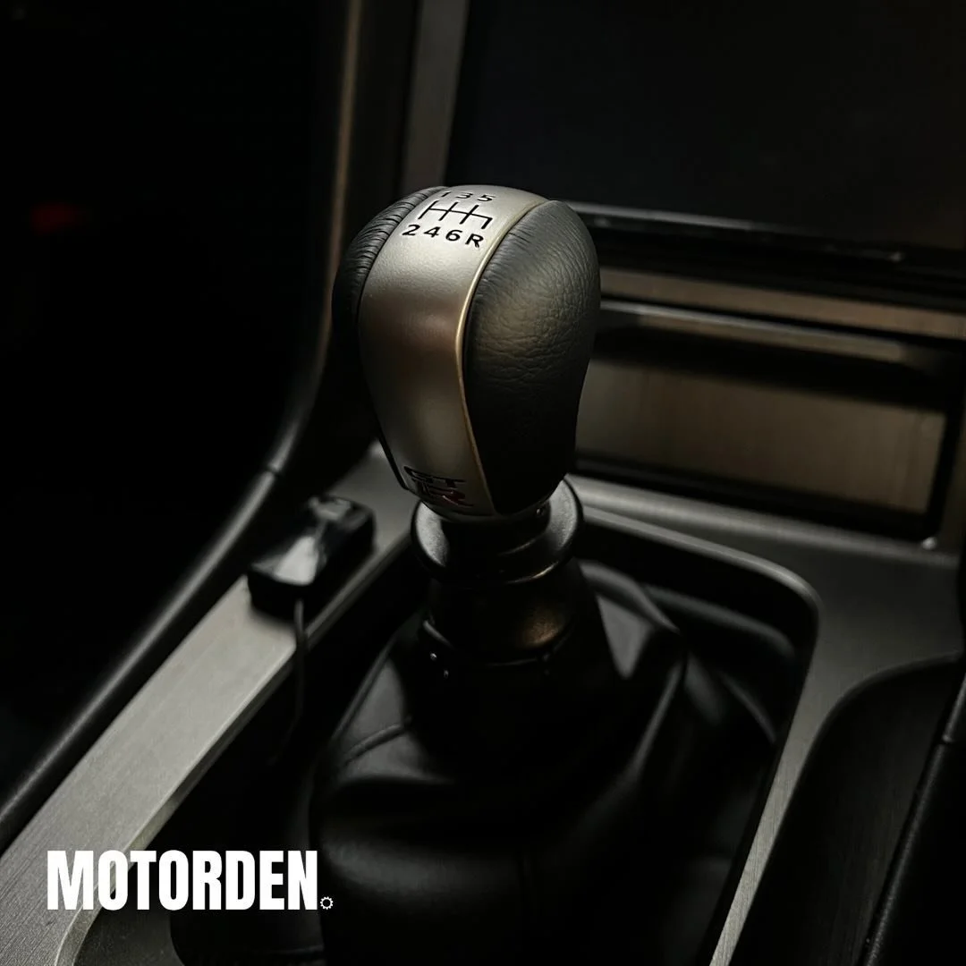 Can you guess what car this gear knob belongs to? 

Hint - it&rsquo;s a Japanese legend 🇯🇵

#japanese #carmarket #jdm #godzilla #manual #sixspeed #japlegend
