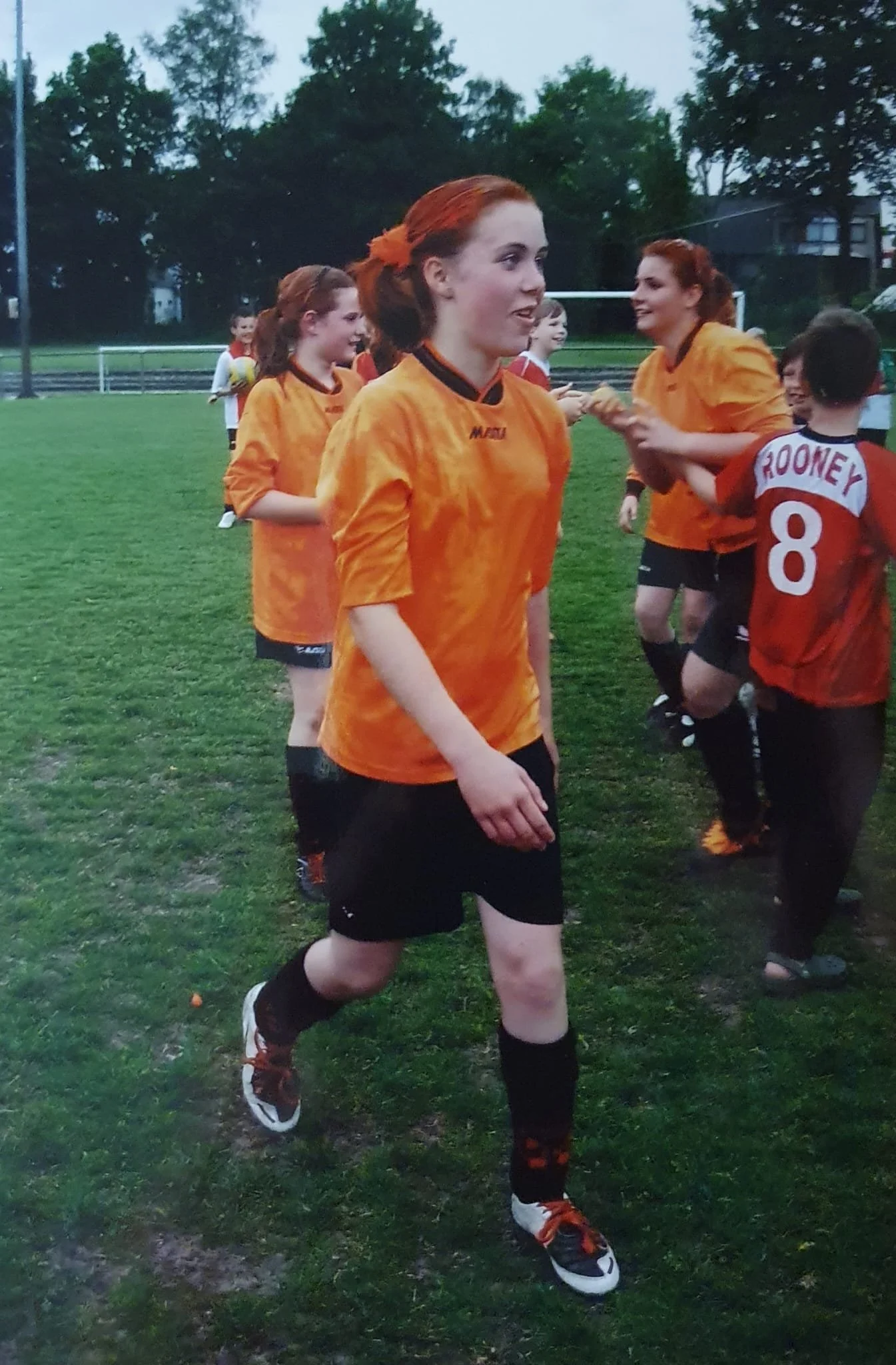 Marissa van Thoor. Initiatiefneemster van Ontwokkel zelf.


Marissa van Thoor. Initiatiefneemster van Ontwokkel zelf.
Marissa van Thoor. Initiatiefneemster van Ontwokkel zelf. Jeugdfoto tijdens voetbal. 

