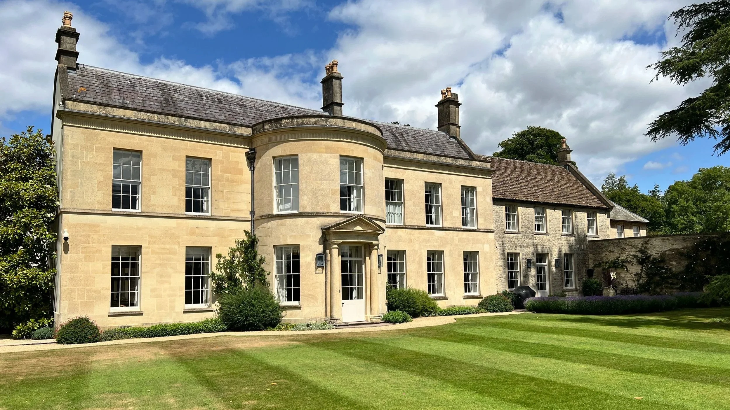 A historic country house. An example of exterior photography from RAB immersive.