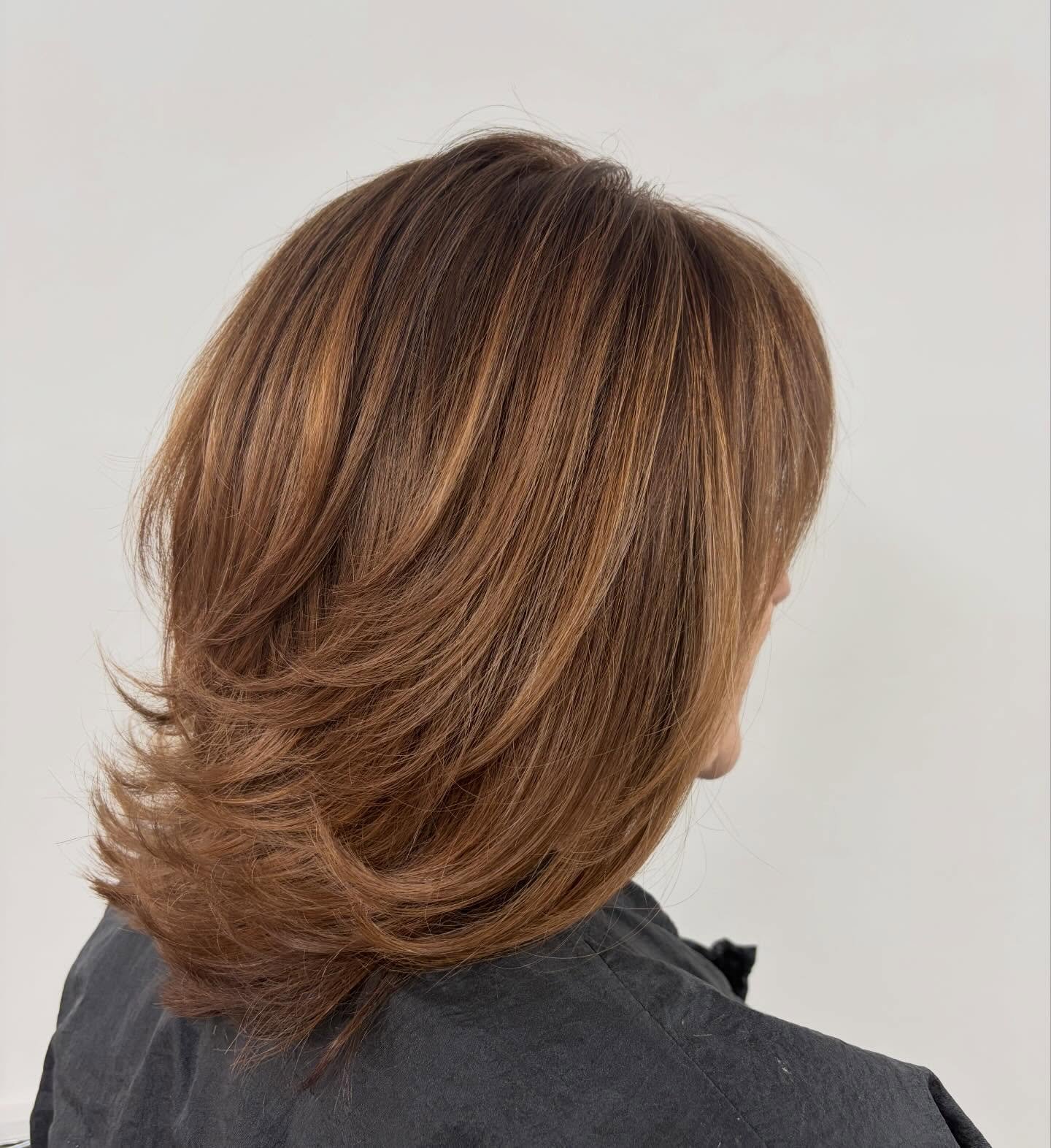 Soft highlights + delicate baby lights for that effortless, sun-kissed glow ✨🤎 

#babylights #highlights #hair #salon #sunkissedhair