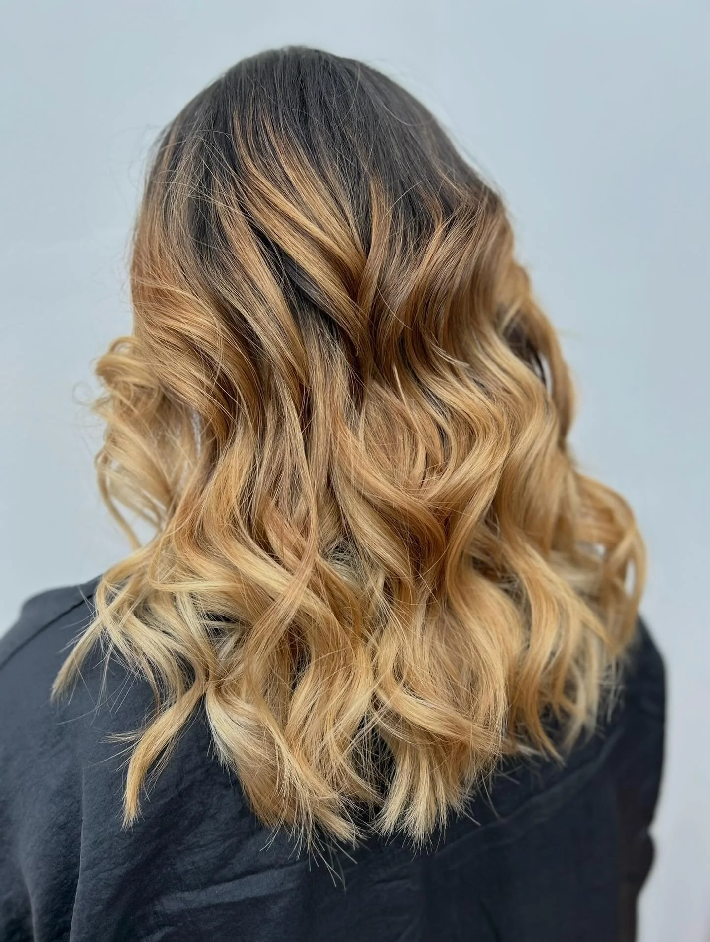 Soft, seamless, low maintenance and sun-kissed ✨
balayage with warm caramel and honey tones for that effortless glow 🤎

#lowmaintenance #balayage #warmtones #softblend #hairsalon