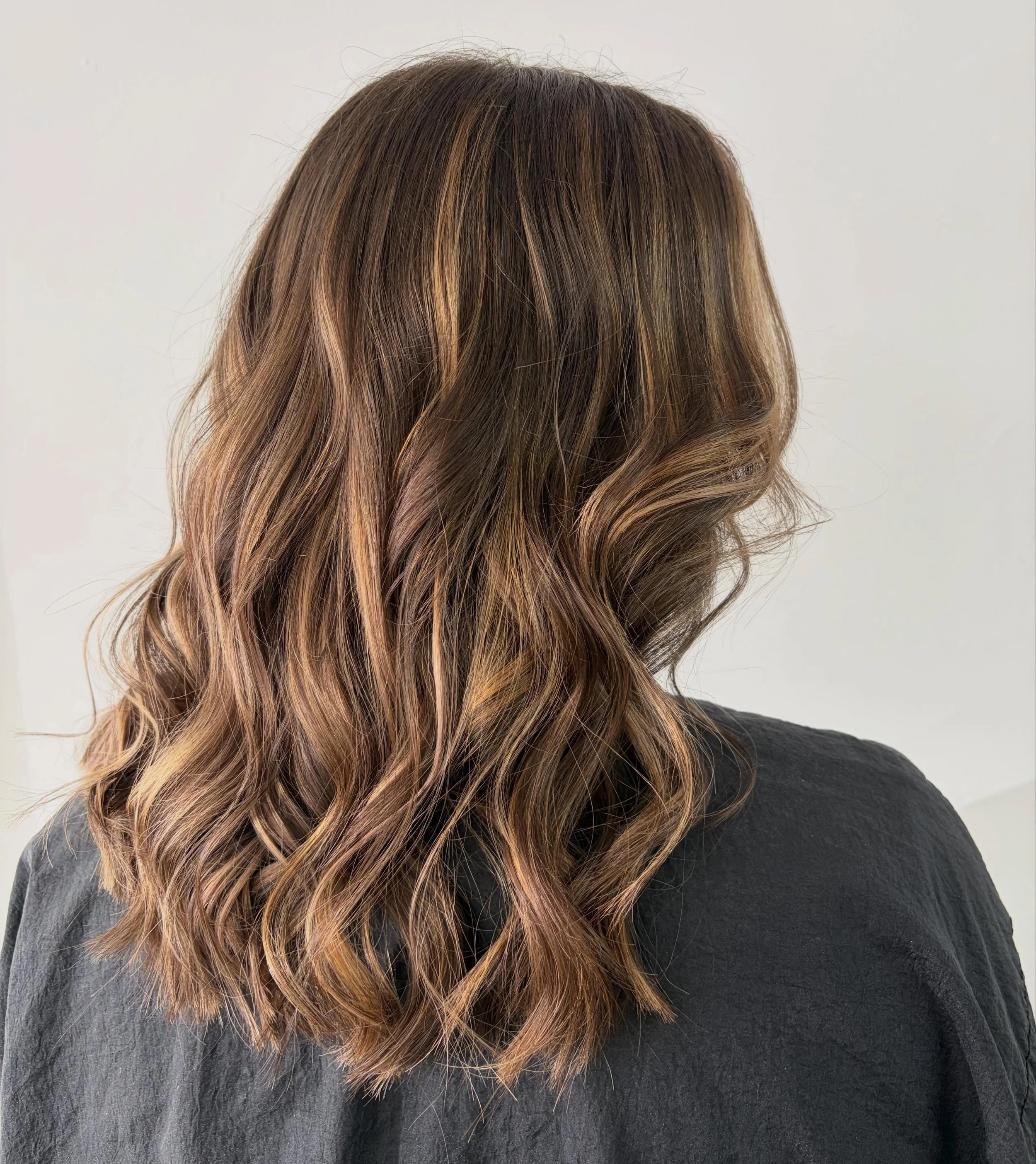 Sun-kissed dimension with balayage + baby highlights ☀️🤎

Soft blend, seamless grow-out, and all the shine ✨

#balayage #babylight #sunkissed #livedinhair #softblend