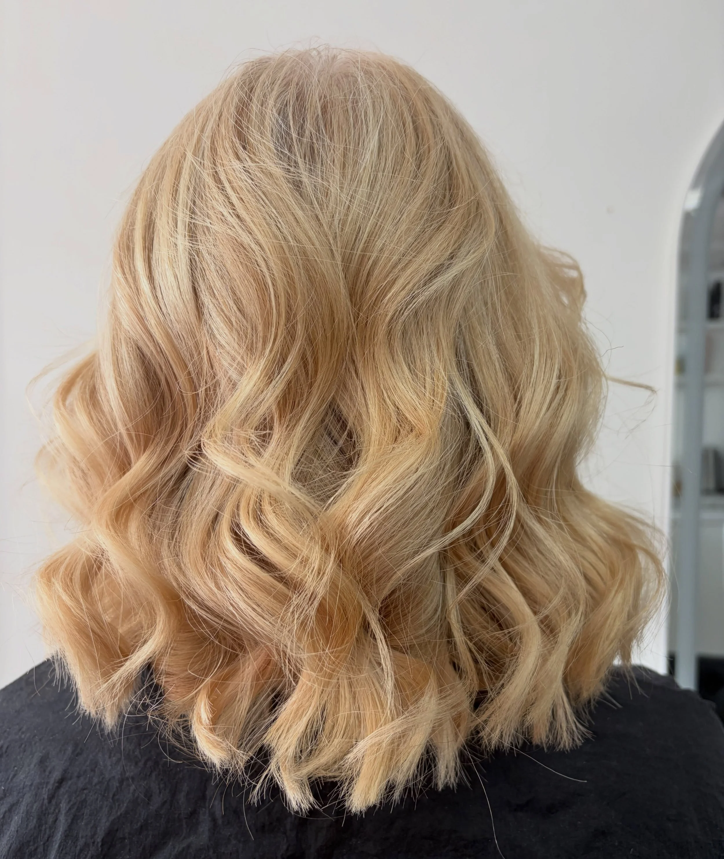 ✨ Full Head Highlights Transformation ✨
Soft, creamy blonde with seamless dimension and a beautiful lived-in finish 🤍
A full head of highlights is perfect for achieving maximum brightness while keeping the colour natural and blended. Finished with a