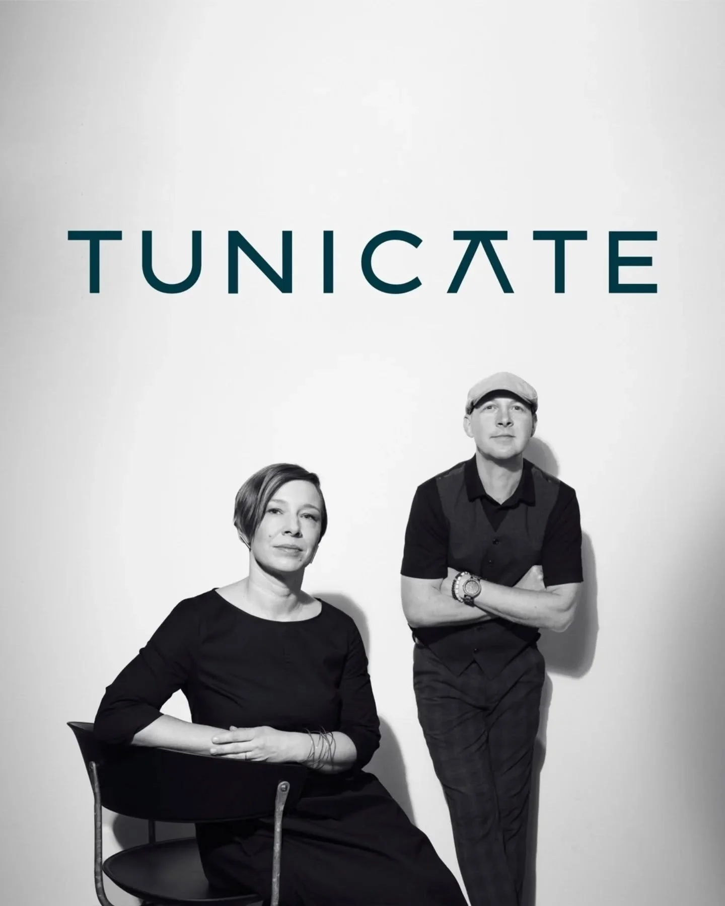 TUNICATE

Nov&aacute; kapitola na&scaron;eho t&yacute;mu. Po letech spoluvytv&aacute;řen&iacute; Formafatal se posouv&aacute;me k vlastn&iacute; značce - TUNICATE. 

Společně jsme dosud vytvořili mnoho interi&eacute;rů, ale tak&eacute; vztahů, dialog