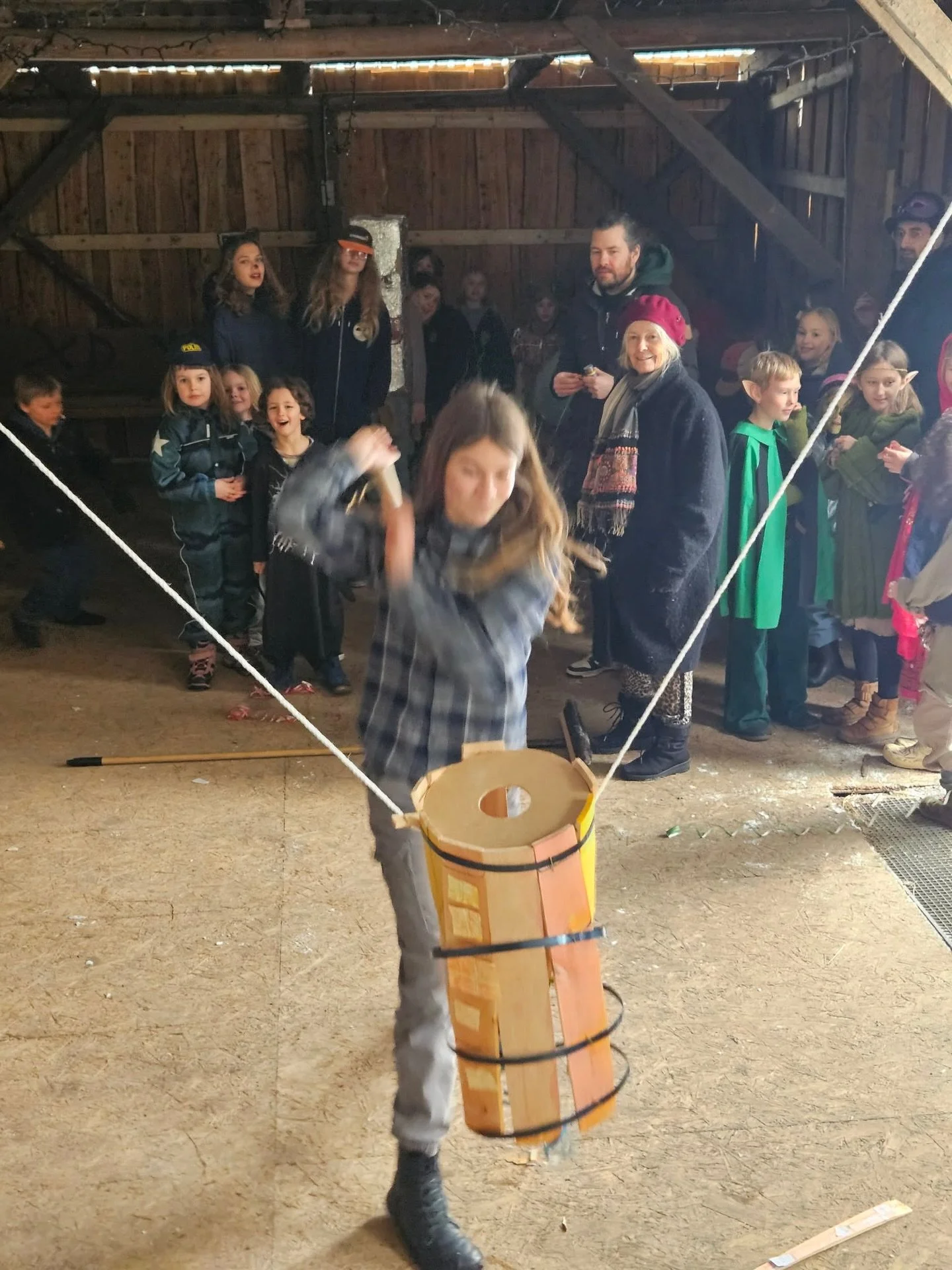 Traditioner binder os sammen 💚 

Til fastelavn har vi p&aring; Skolen for Livet sl&aring;et katten af t&oslash;nden og udfordret hinanden i den klassiske disciplin: at bide til bolle. 

En dag fyldt med mod, latter og f&aelig;llesskab &ndash; pr&ael
