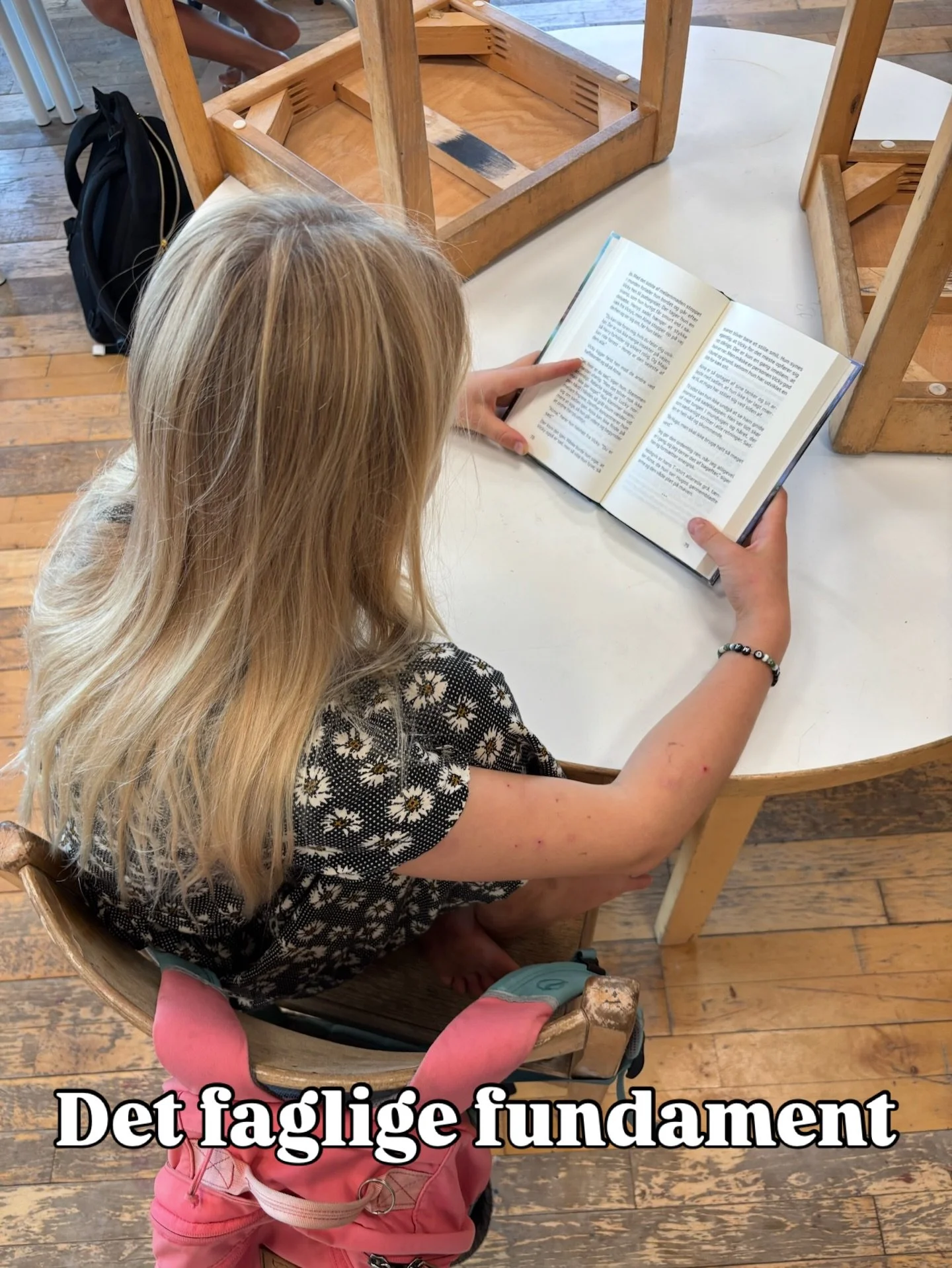 P&aring; Skolen for Livet f&aring;r eleverne de faglige kompetencer, der skal til for at starte p&aring; en ungdomsuddannelse. Men vi stopper ikke der 💚 

Vi l&aelig;rer dem at t&aelig;nke i sammenh&aelig;nge frem for kasser. At forbinde fag. At sti