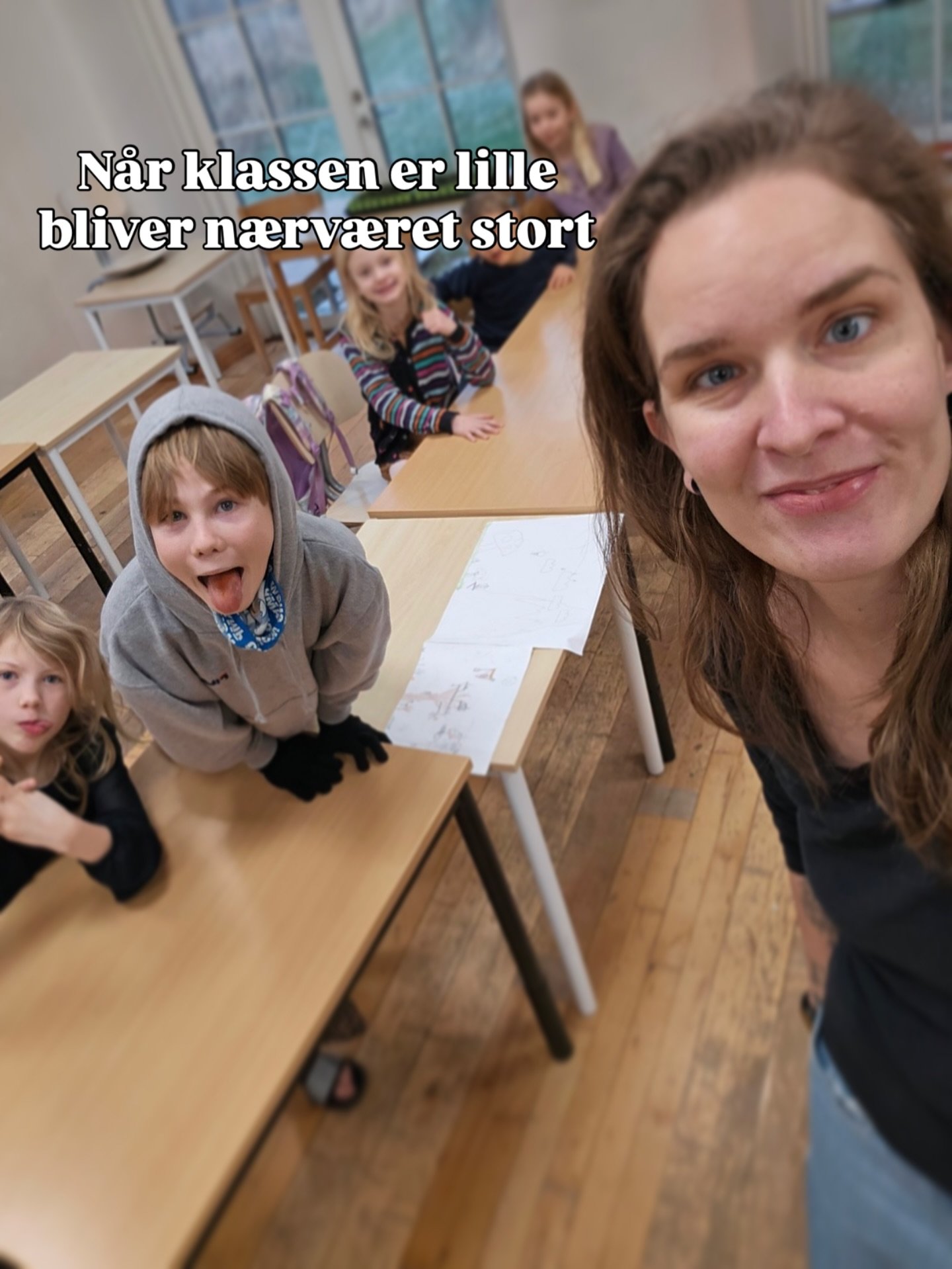 En stille skoledag i Skolen for Livet med Sydklanen og Ida.

Vi savner dem, der er syge, og gl&aelig;der os til f&aelig;llesskabet er samlet igen 💚 

#skolenforlivet #skolehverdagen #f&aelig;llesskab #n&aelig;rv&aelig;r #friskole