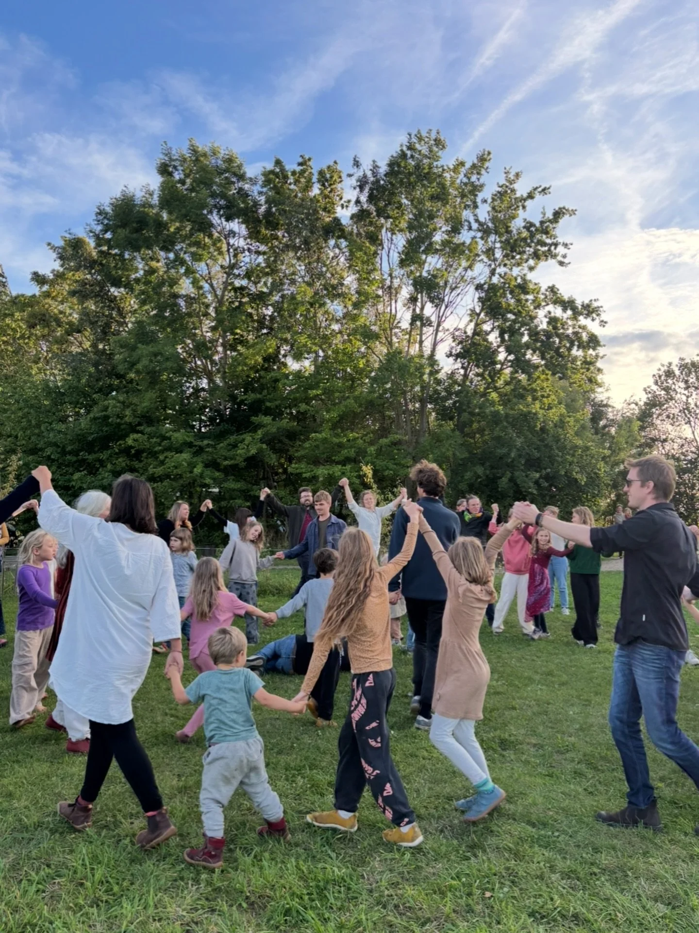 I dag markerer vi kvindernes internationale kampdag 🌍

En dag hvor vi hylder de kvinder, der er g&aring;et foran os, dem der st&aring;r midt i kampen &ndash; og dem der vokser op lige nu.

P&aring; Skolen for Livet arbejder vi hver dag for et f&aeli