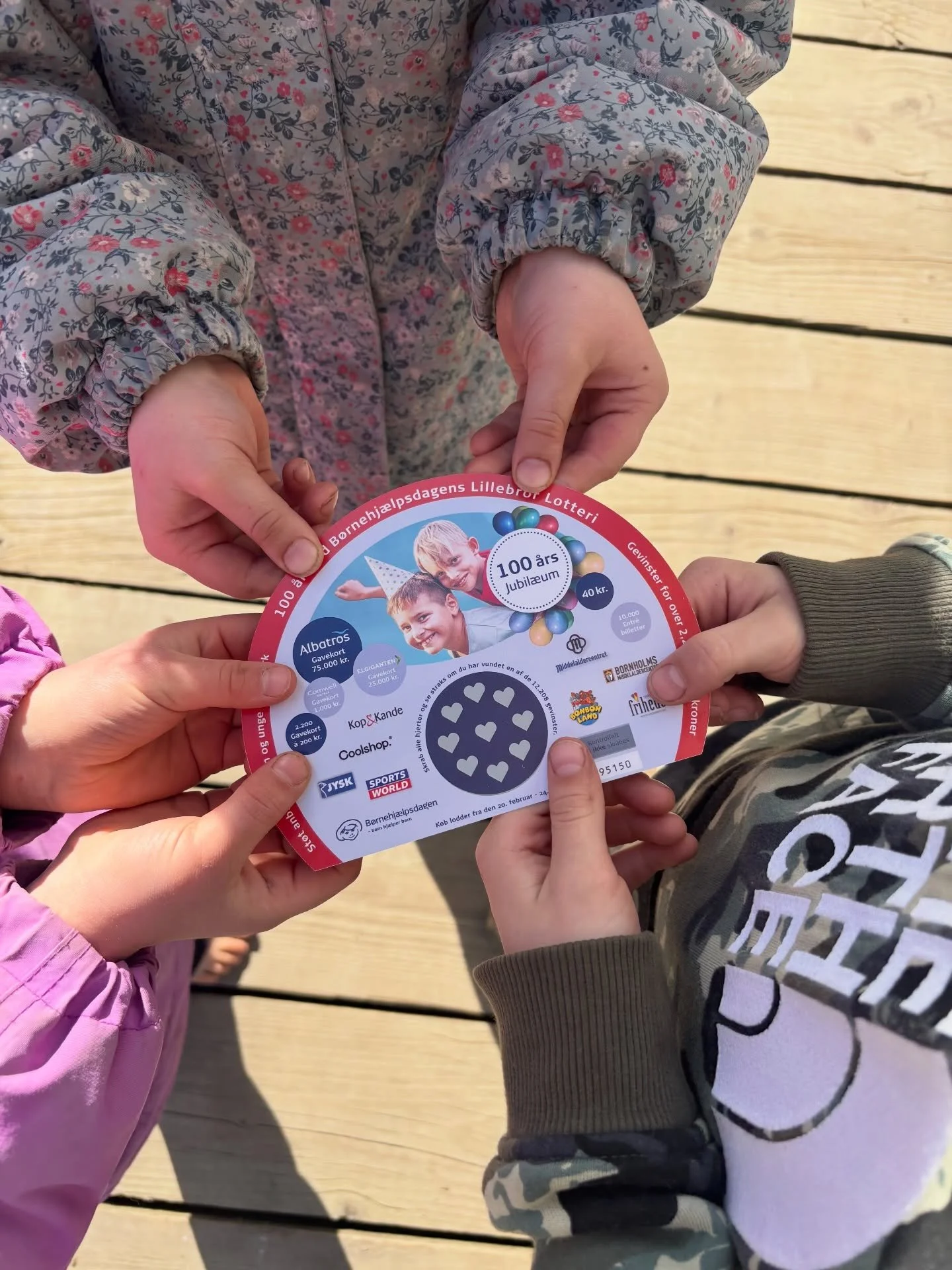 Sammen skaber vi muligheder for b&oslash;rn 💚 

P&aring; Skolen for Livet ved vi, hvor afg&oslash;rende et trygt og inkluderende b&oslash;rnef&aelig;llesskab er. Derfor har vi kastet os ud i salget af Lillebror Lotteriet til fordel for B&oslash;rneh