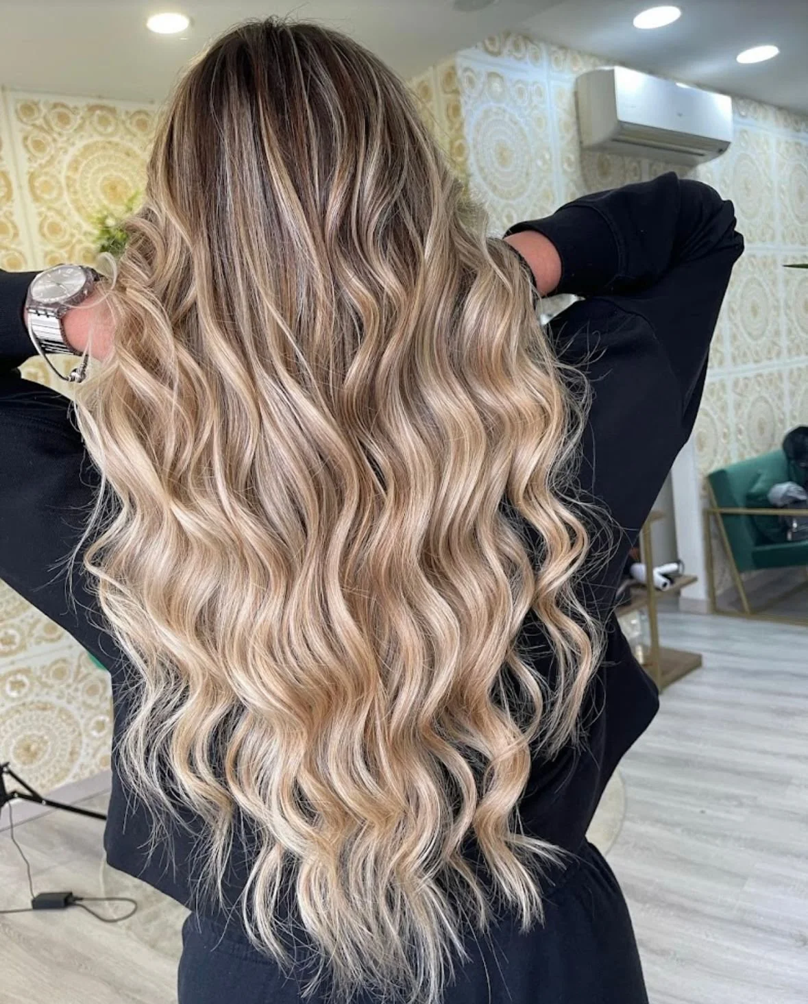 Trabalho realizado por Bi Ribeiro Hairstylist com produtos Truss - Cabelo Louro ondulado