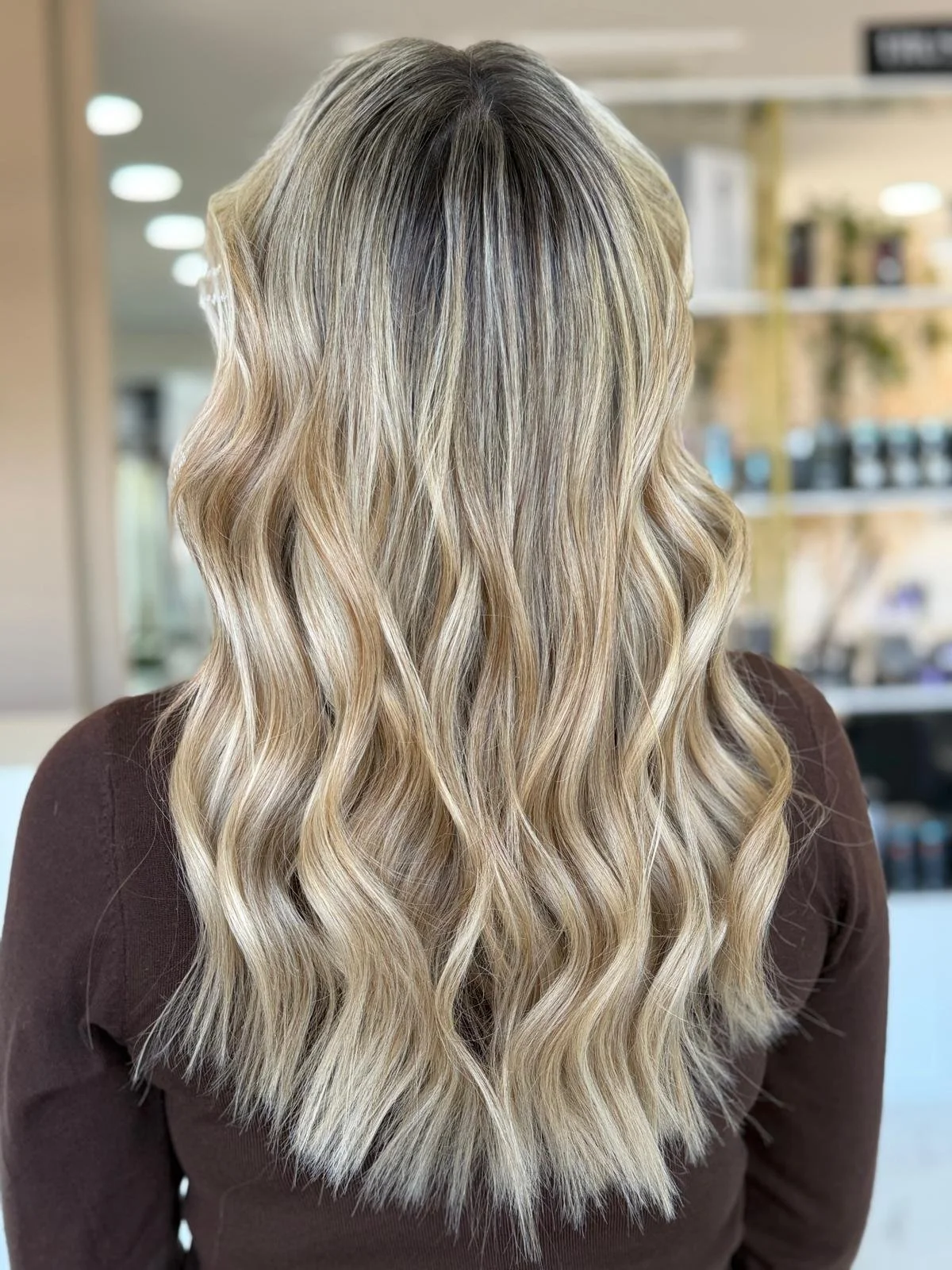 Trabalho realizado por Bi Ribeiro Hairstylist com produtos Truss - Cabelo Louro Ondulado 