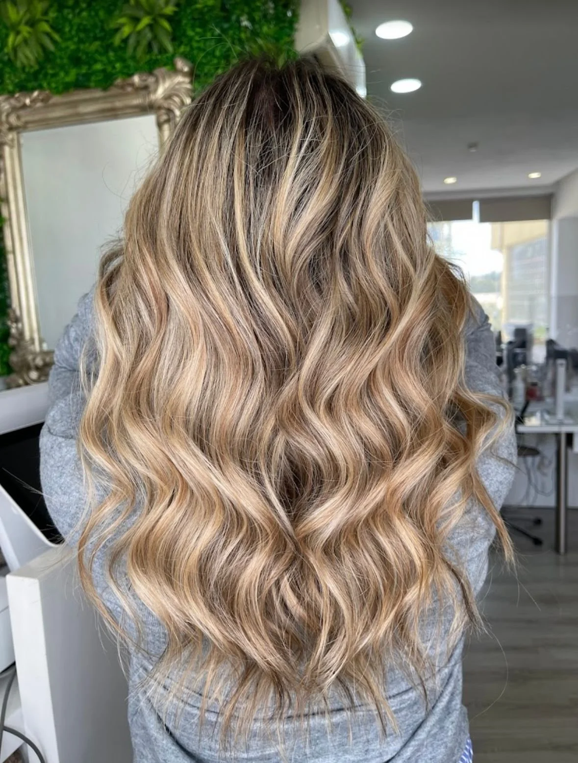 Trabalho realizado por Bi Ribeiro Hairstylist com produtos Truss -  Cabelo Louro Ondulado