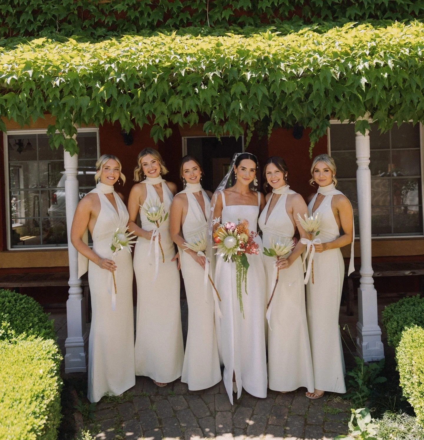 Our radiant bride Indy surrounded by her beautiful bridesmaids 💌