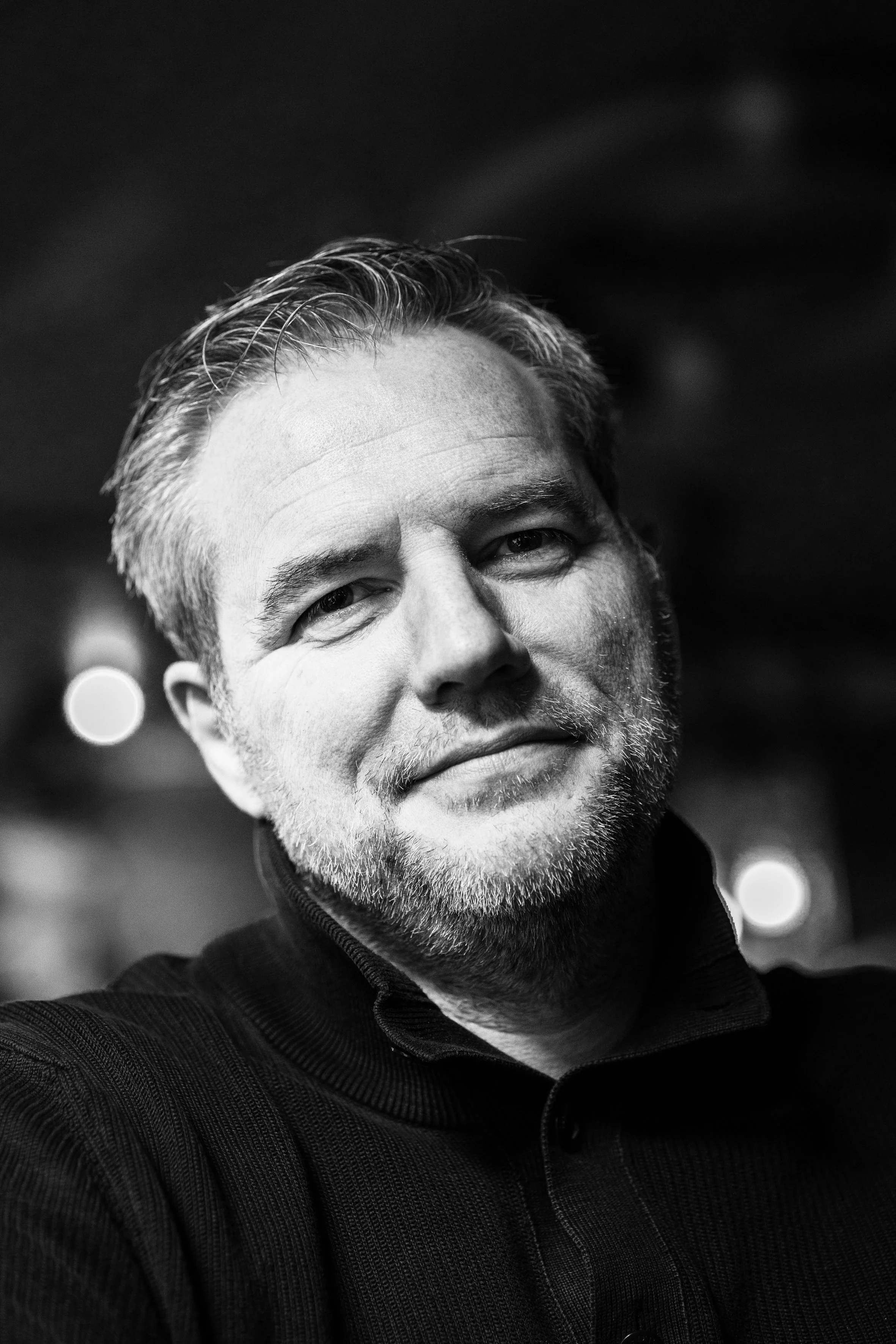 Portret van Tijs Huetink, auteur van het boek Het doet je wat!