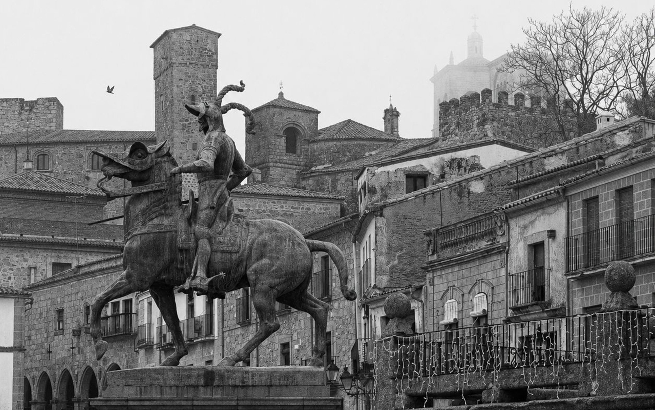 Qué hacer en Trujillo este fin de semana: Plaza Mayor con la estatua ecuestre de Francisco Pizarro