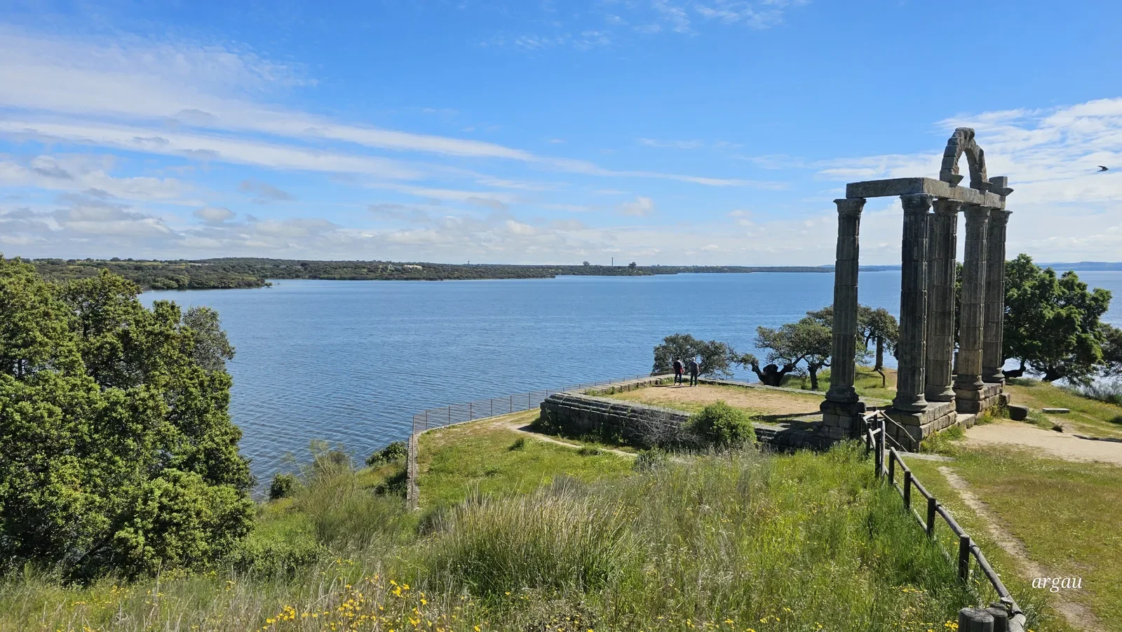 Ruinas del templo de Augustóbriga junto al embalse de Valdecañas