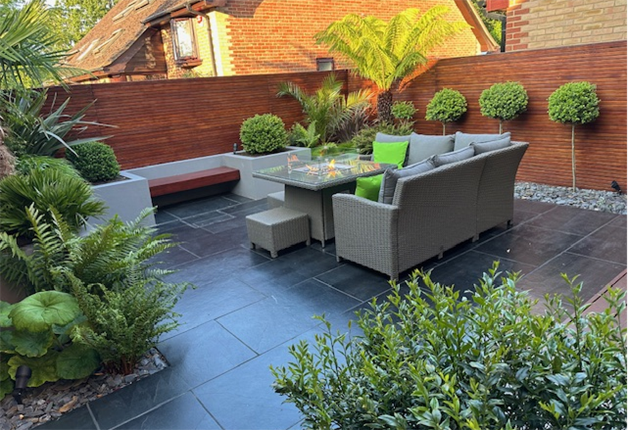 CONTEMPORARY TOWN GARDEN