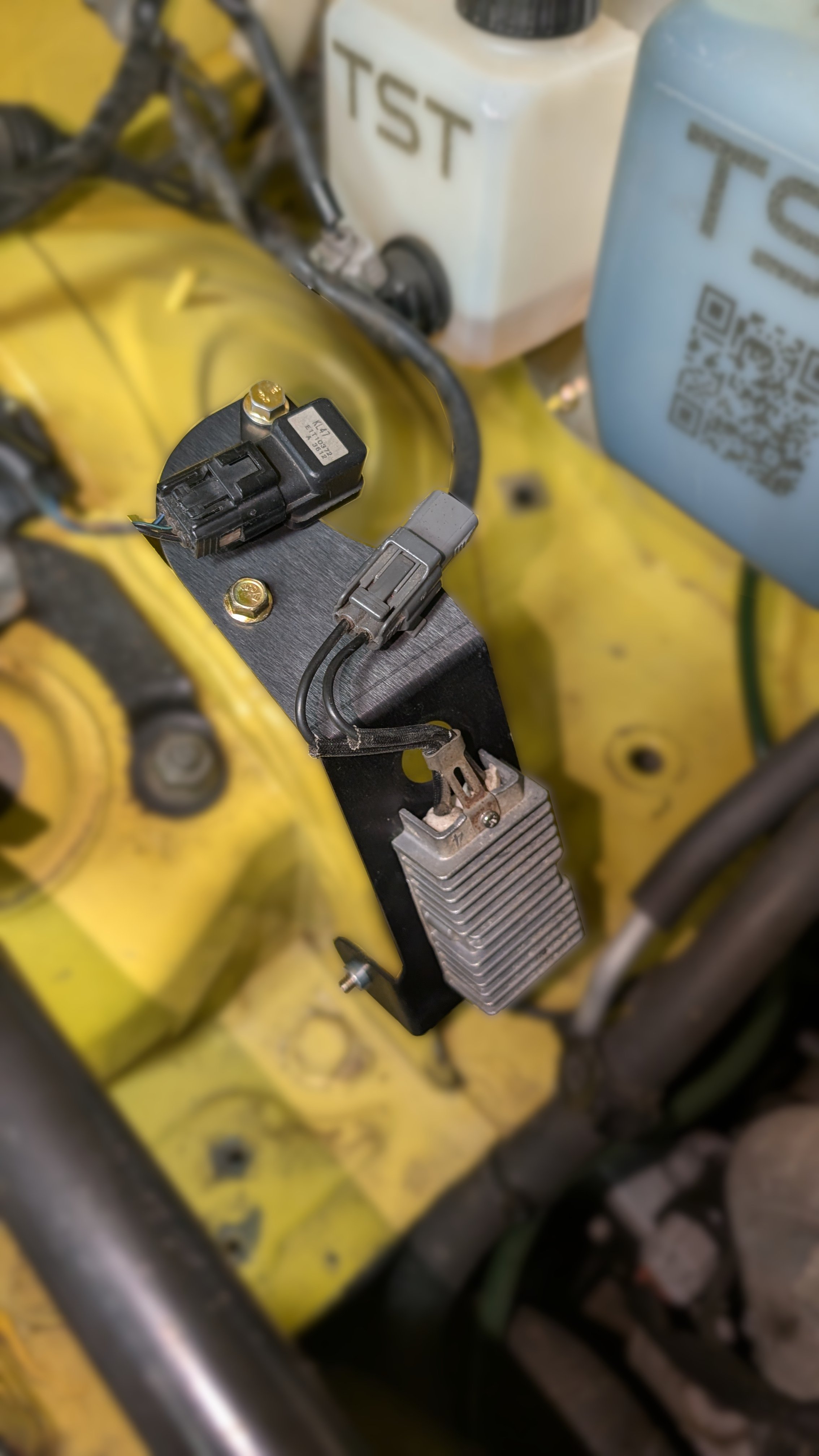 RX-8 fuel pump resistor and pressure sensor mount