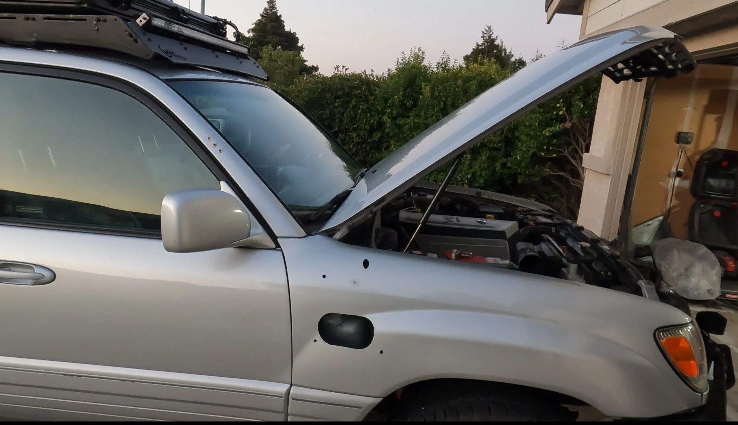 Busy installing the snorkel for the dust!